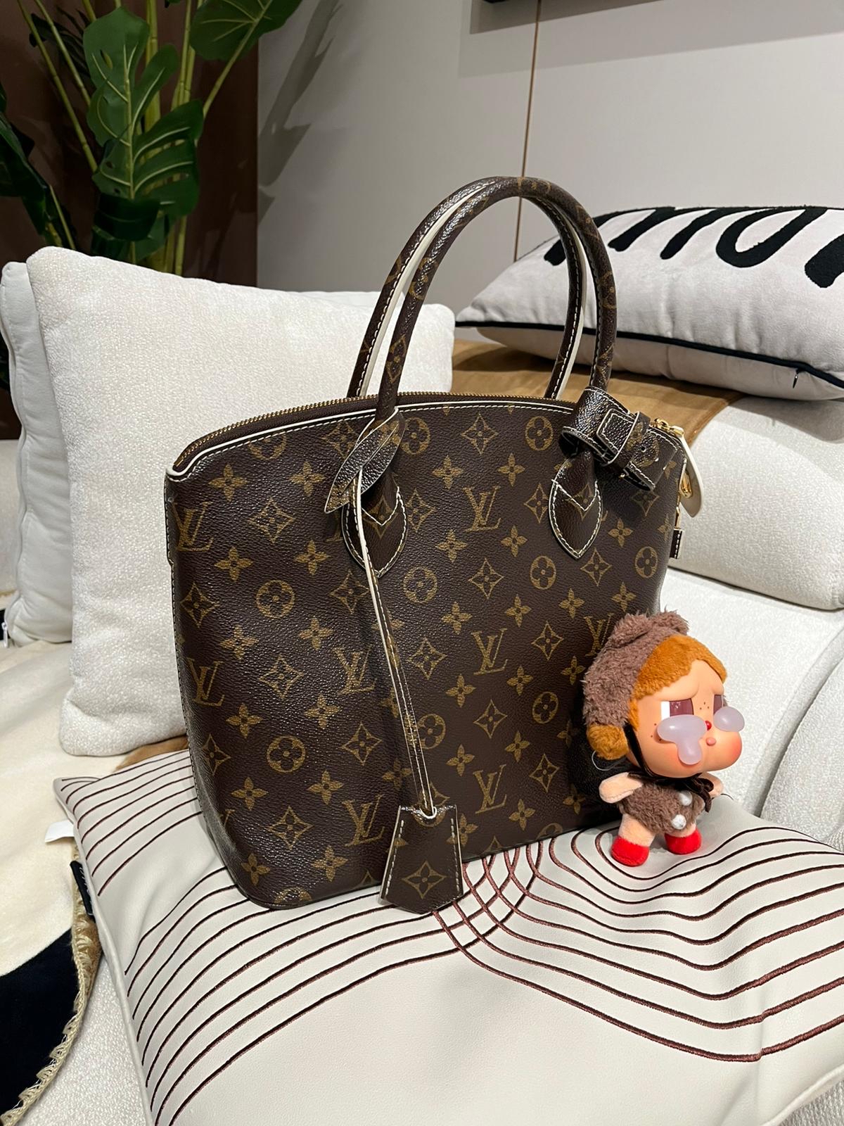 Lv lockit limited edition  100%Authentic,95%new  ✅key lock ✅dust bag 
