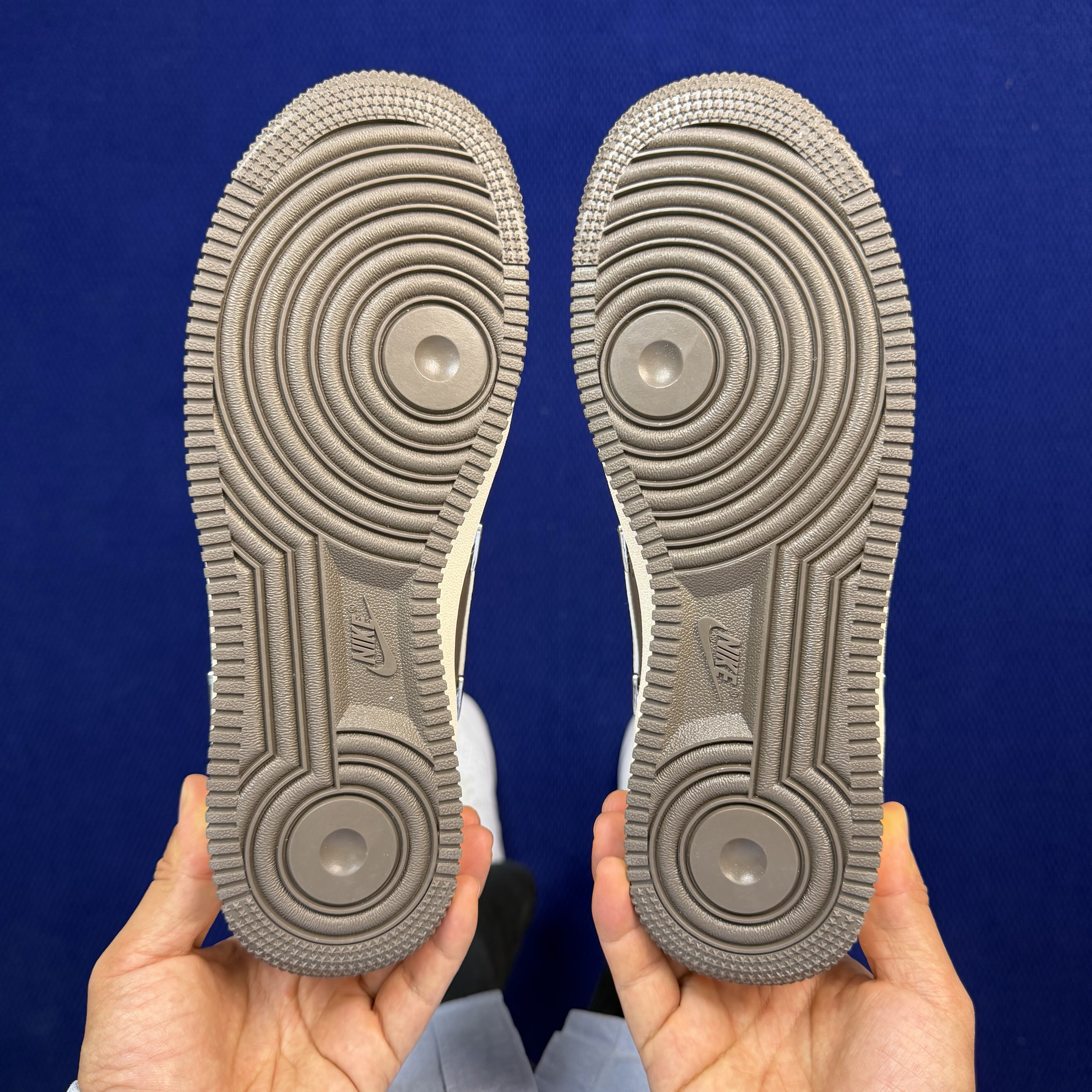 Nike Air Force 1 '07 LX IV4089-011 