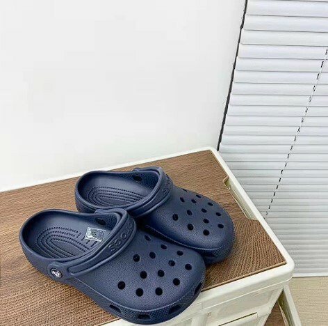 成人洞洞鞋 - 1件 現貨