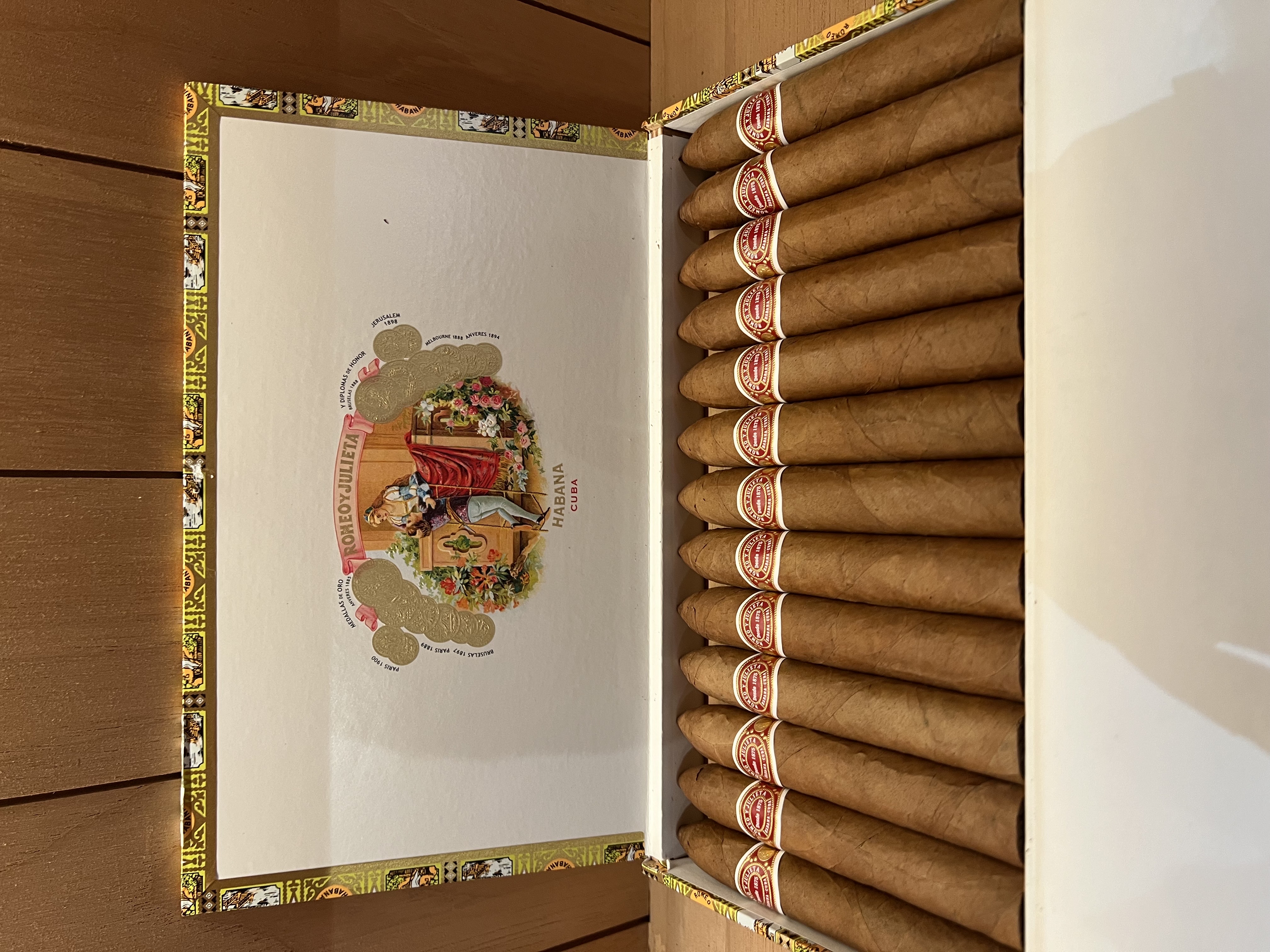 ROMEO Y JULIETA羅密歐比利高魚雷（25支）