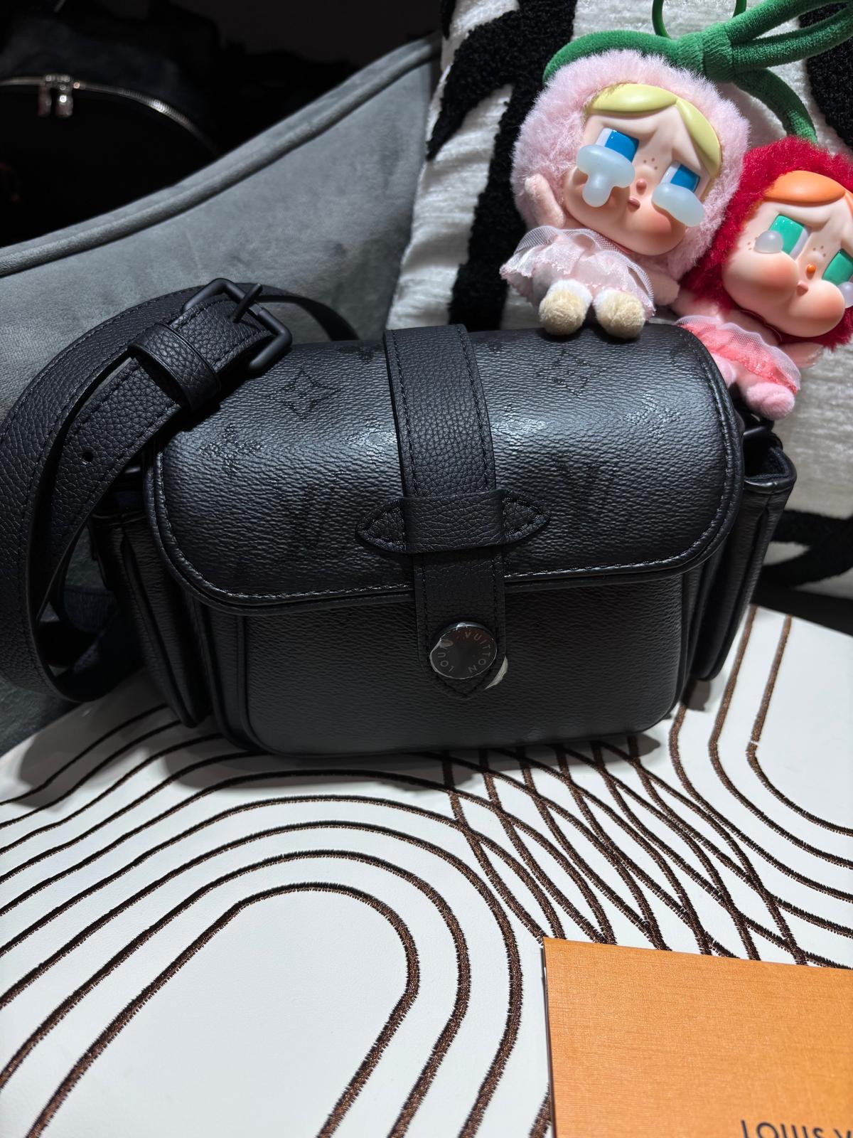 Lv Midnight Cargo Wearable Wallet Shoulder Bag M26726 100%Authentic, 99%New ✅收據✅Dust bag