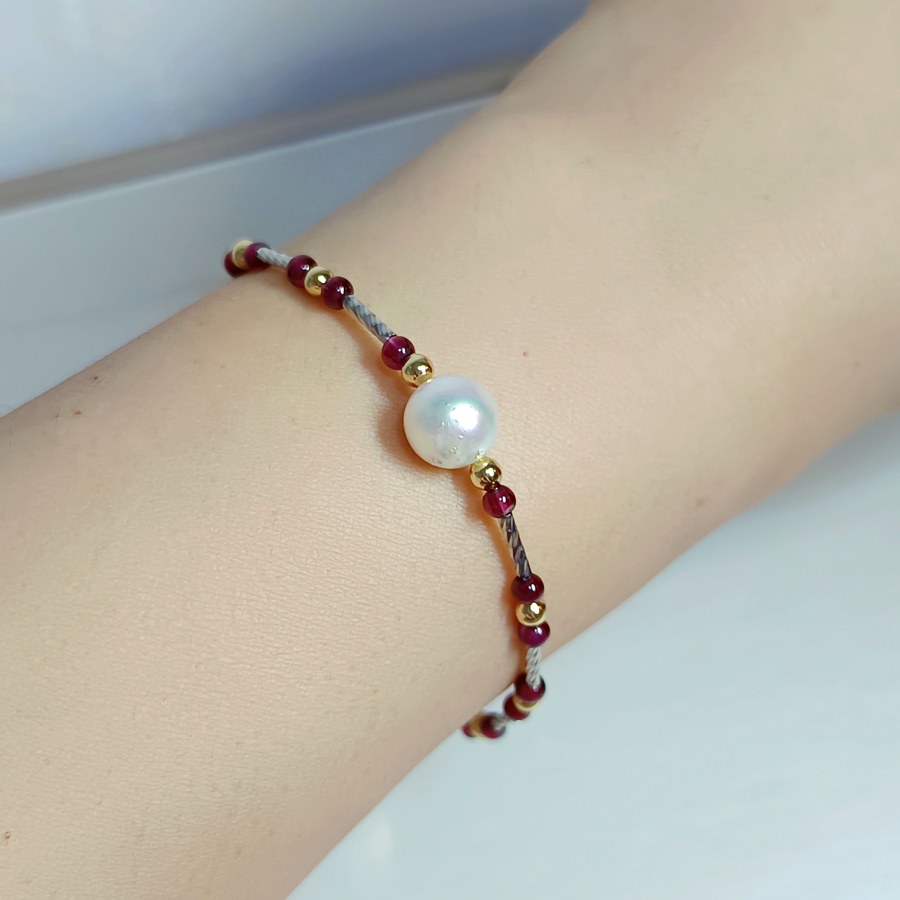 近正圓極光日本雪花白akoya海水珍珠+天然石榴石注金尾鍊扣手鍊