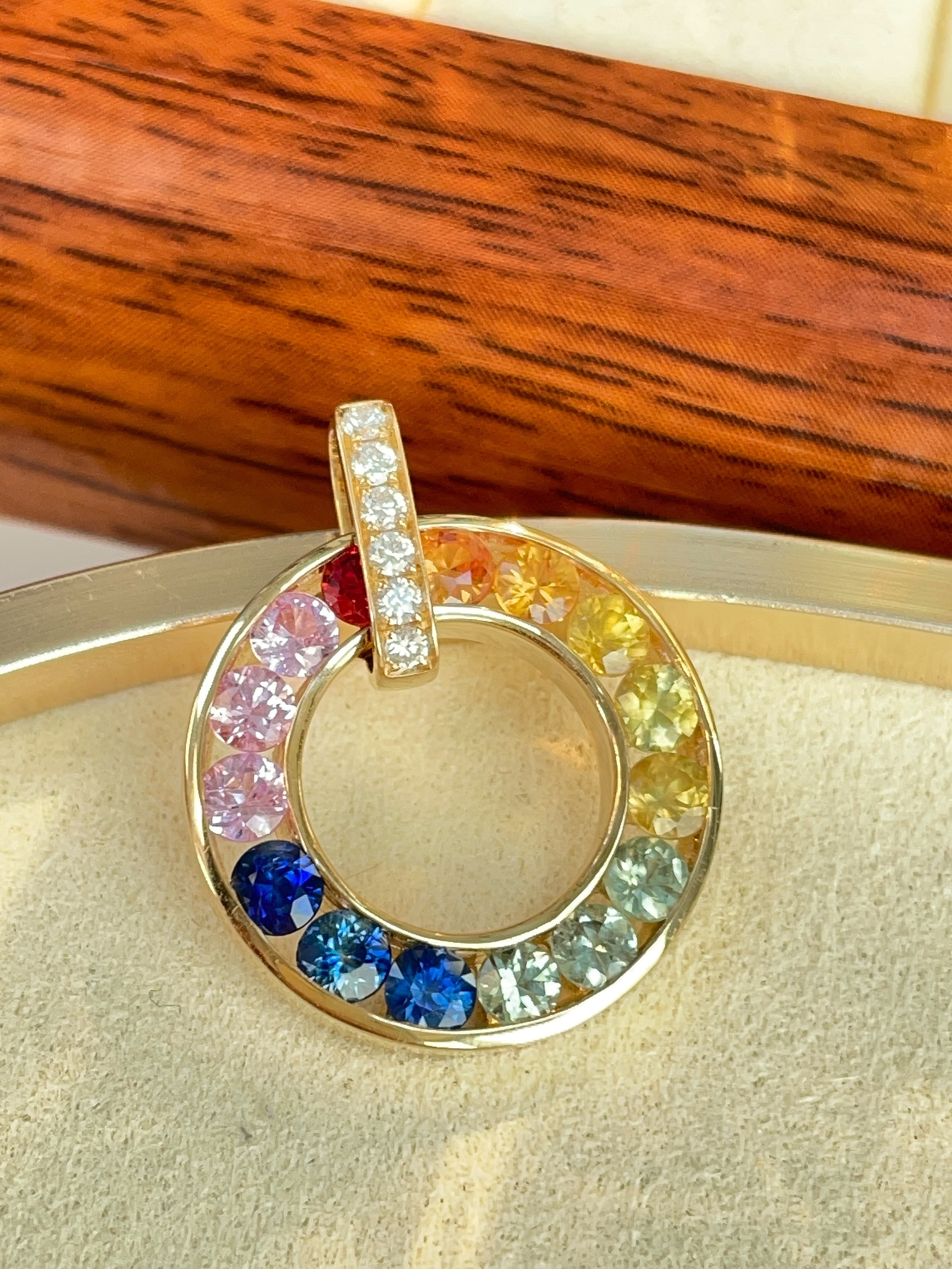 Rainbow Sapphire Circle Pendant N031359