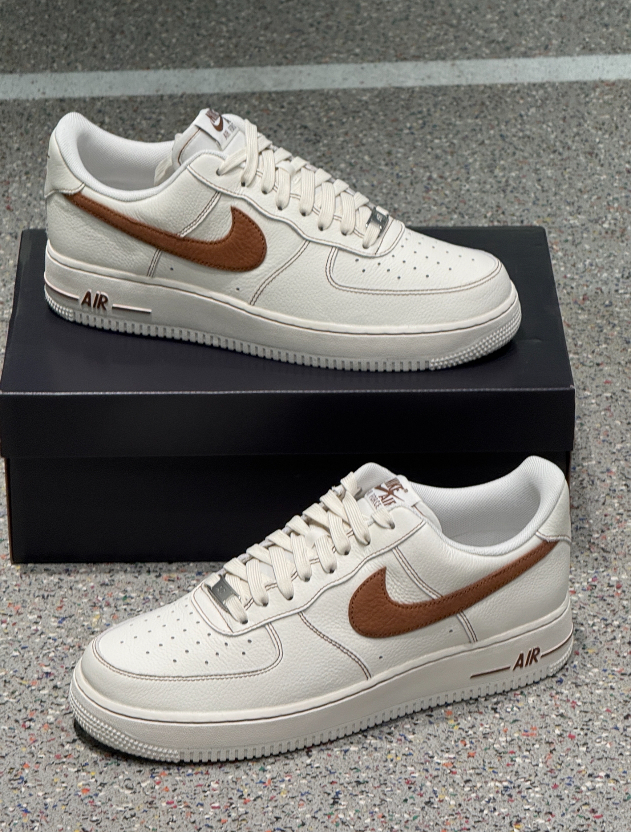 HQ2037-101 Nike Air Force 1 Low ‘07 LV8  Ivory Saddle Brown HQ2037-101