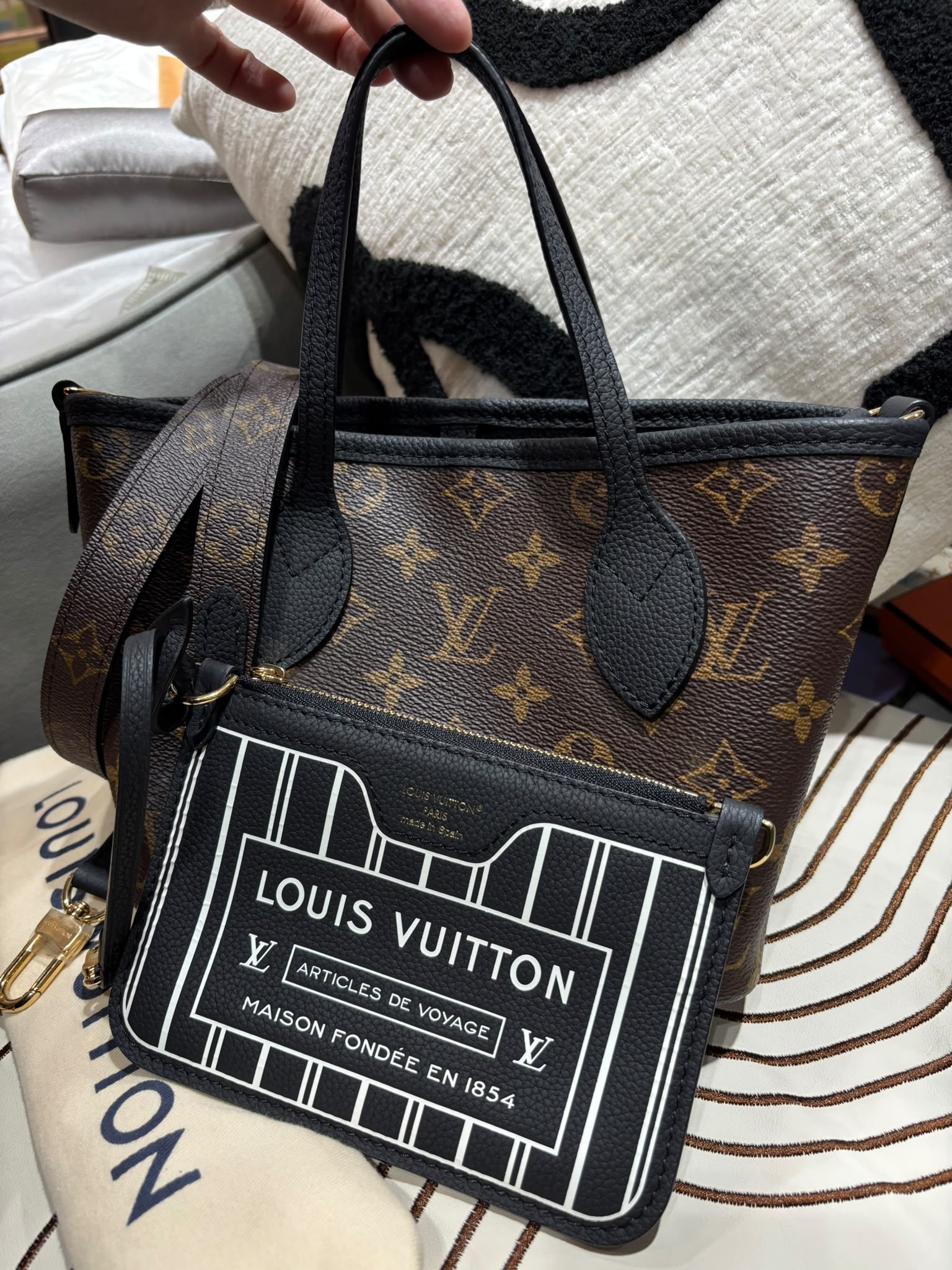 LV Neverfull Inside out bb leather100%Authentic, 99%New ✅pouch ✅Dust bag✅Box