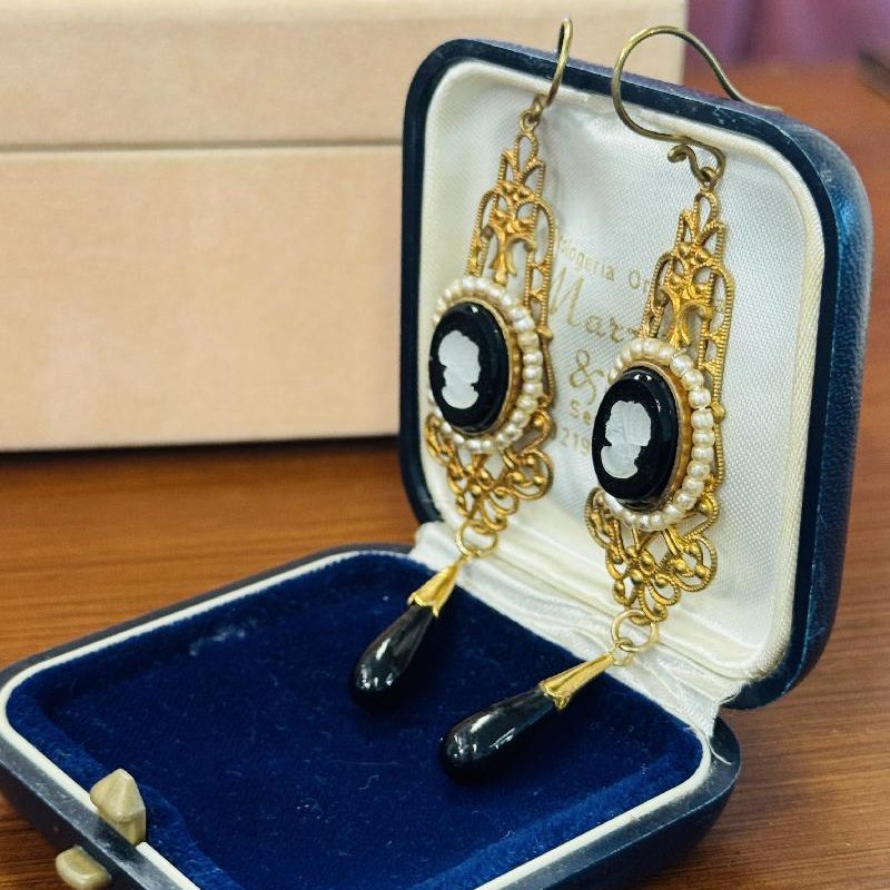 Vintage Recomposed Czech Glass Cameo with Black Dangling Glass Hook Earrings (MT2279)