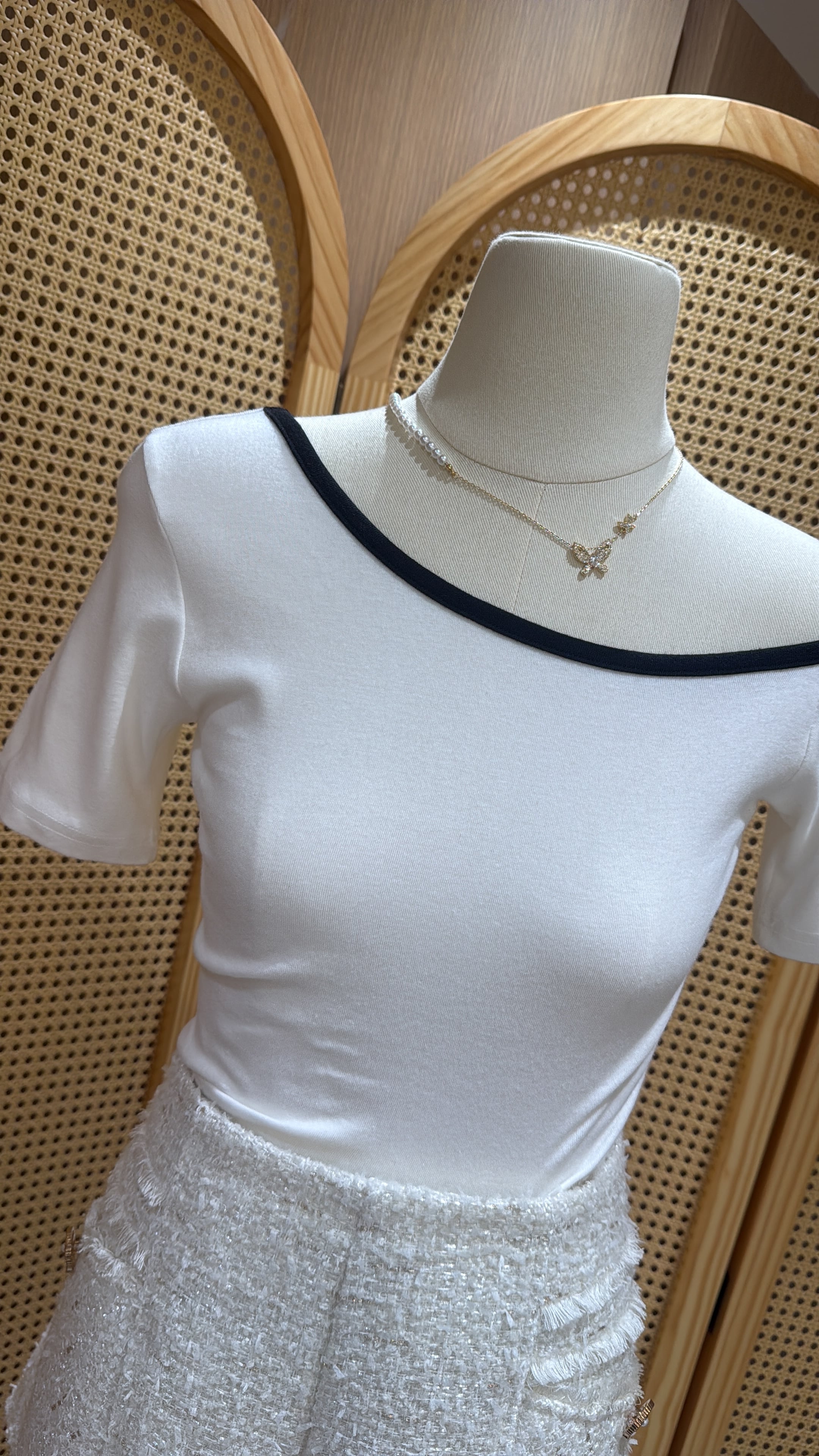 Onni撞色斜肩Tee
