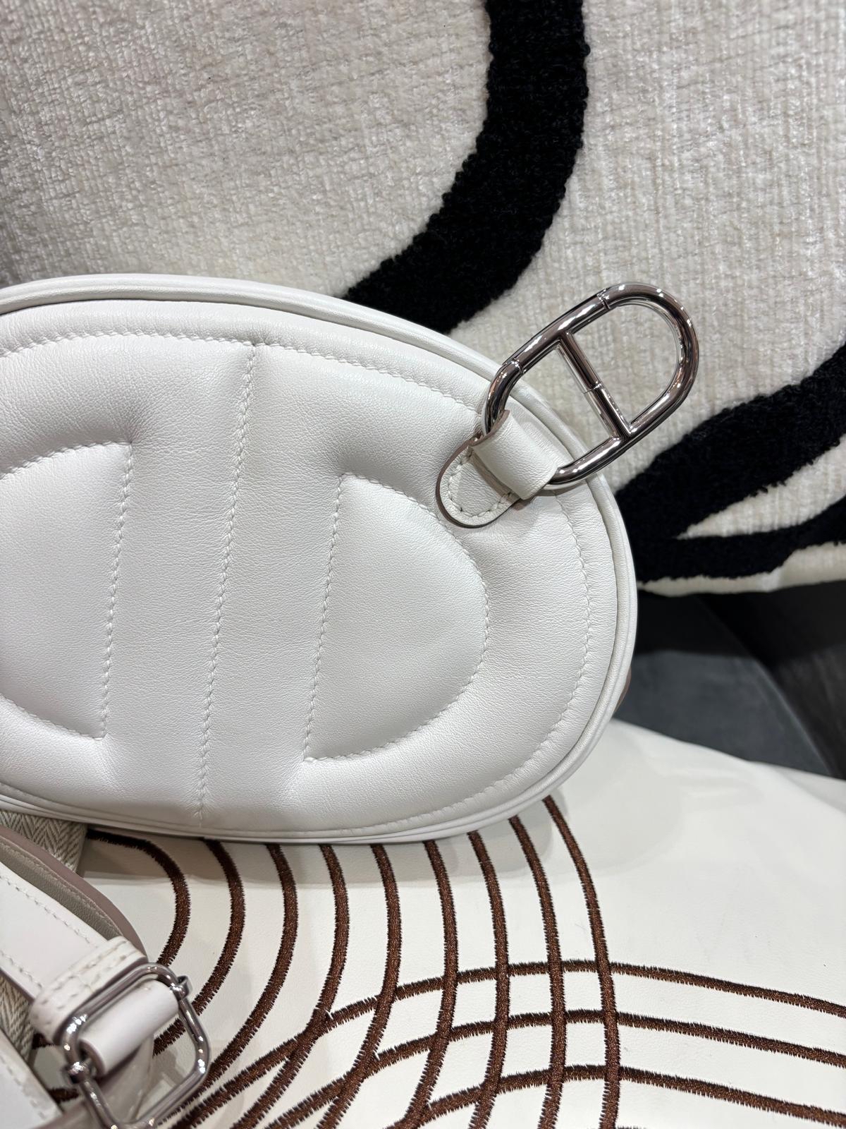 Hermes in the loop belt bag STAMP B  100%Authentic,98%new ✅dust bag 