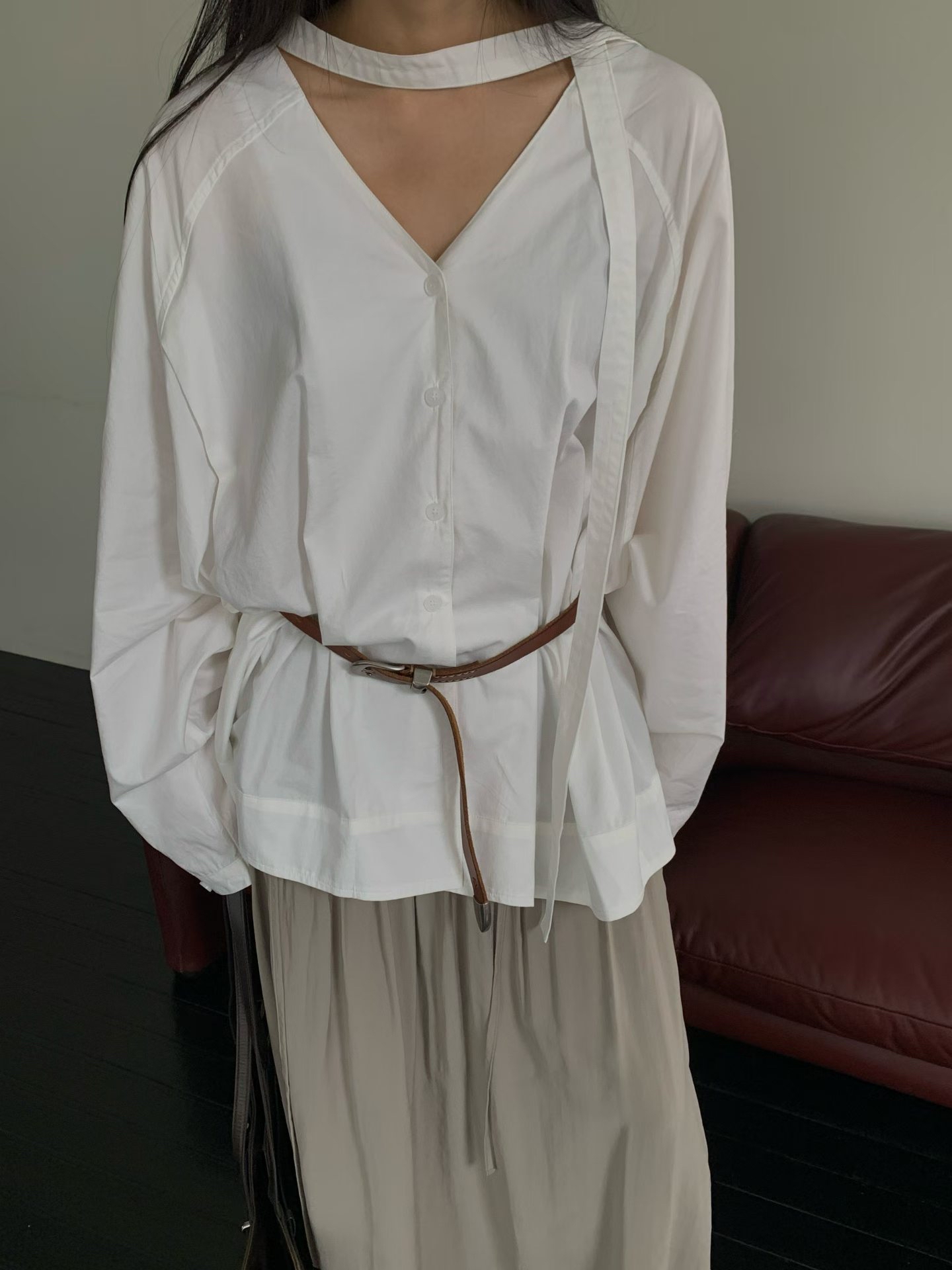 MILAE 女款V領鈕扣長袖襯衫