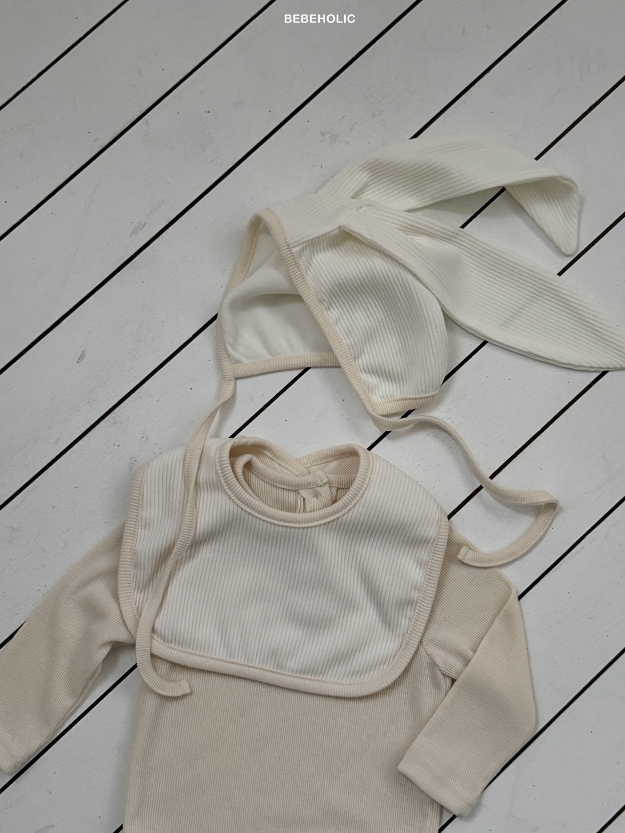 🌸預訂 韓國直送🌸🇰🇷BEBEHOLIC四色兔仔帽包屁衣圍兜三件套裝