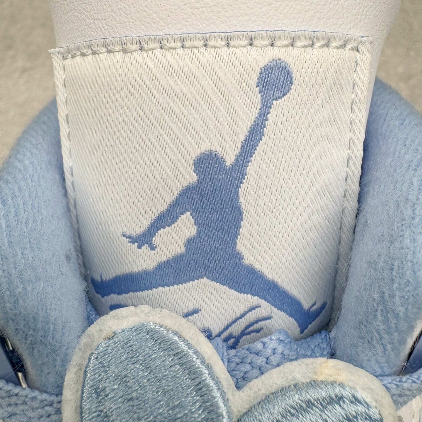 Air Jordan 4 Retro "Forget Me Not" HV0823-100