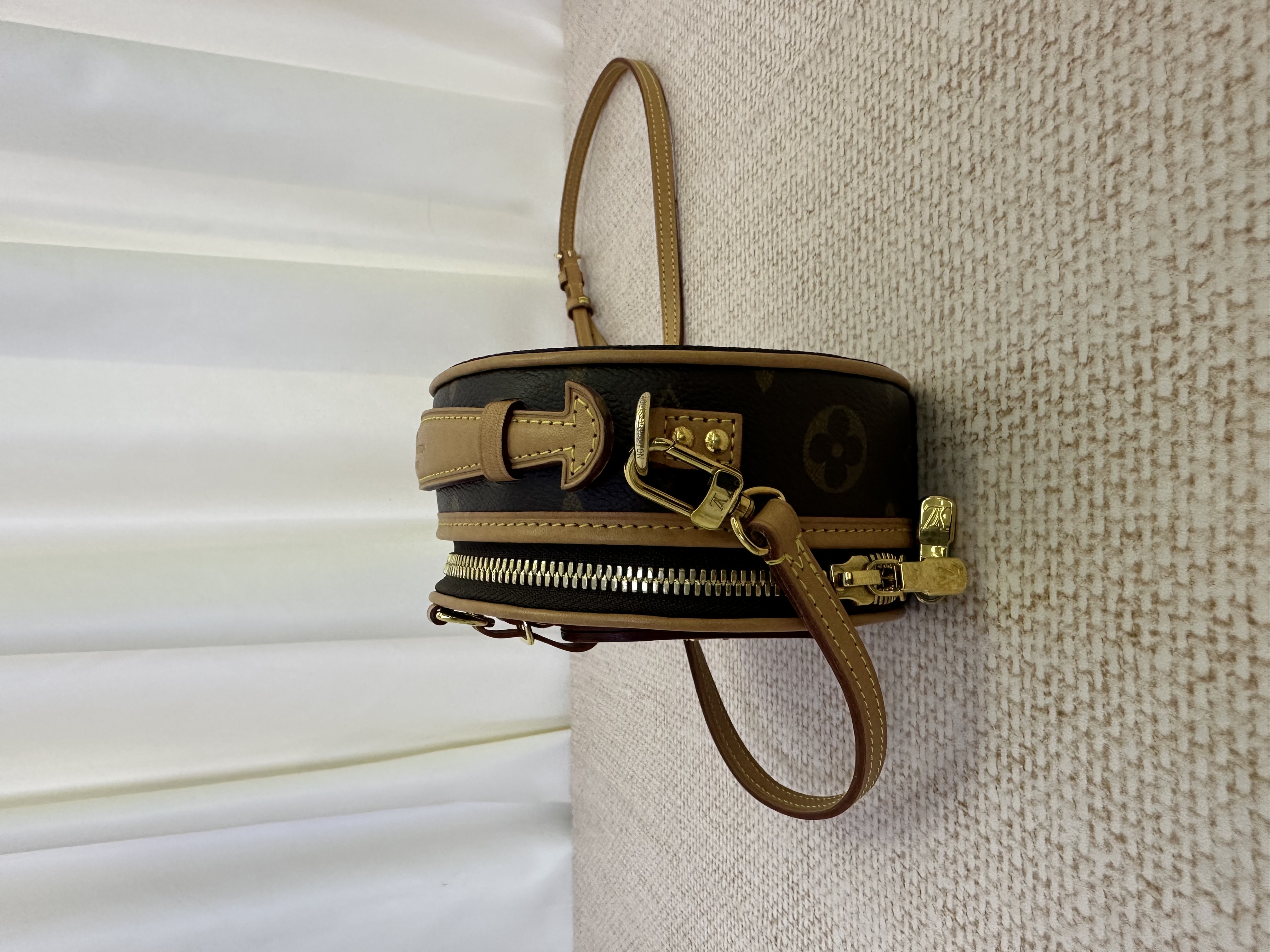 Pre-owned Louis Vuitton Mini Boîte Chapeau / Product Code: 26030910