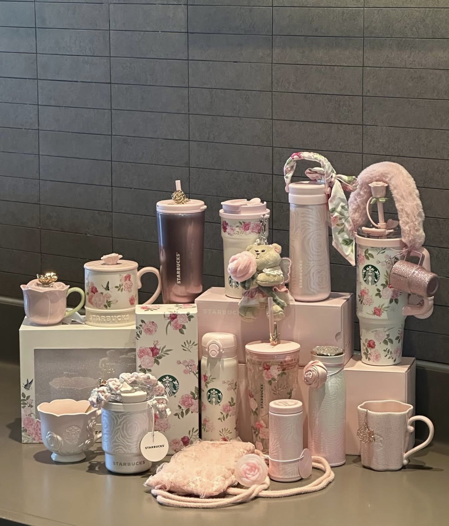 Starbucks 3月玫瑰花系列