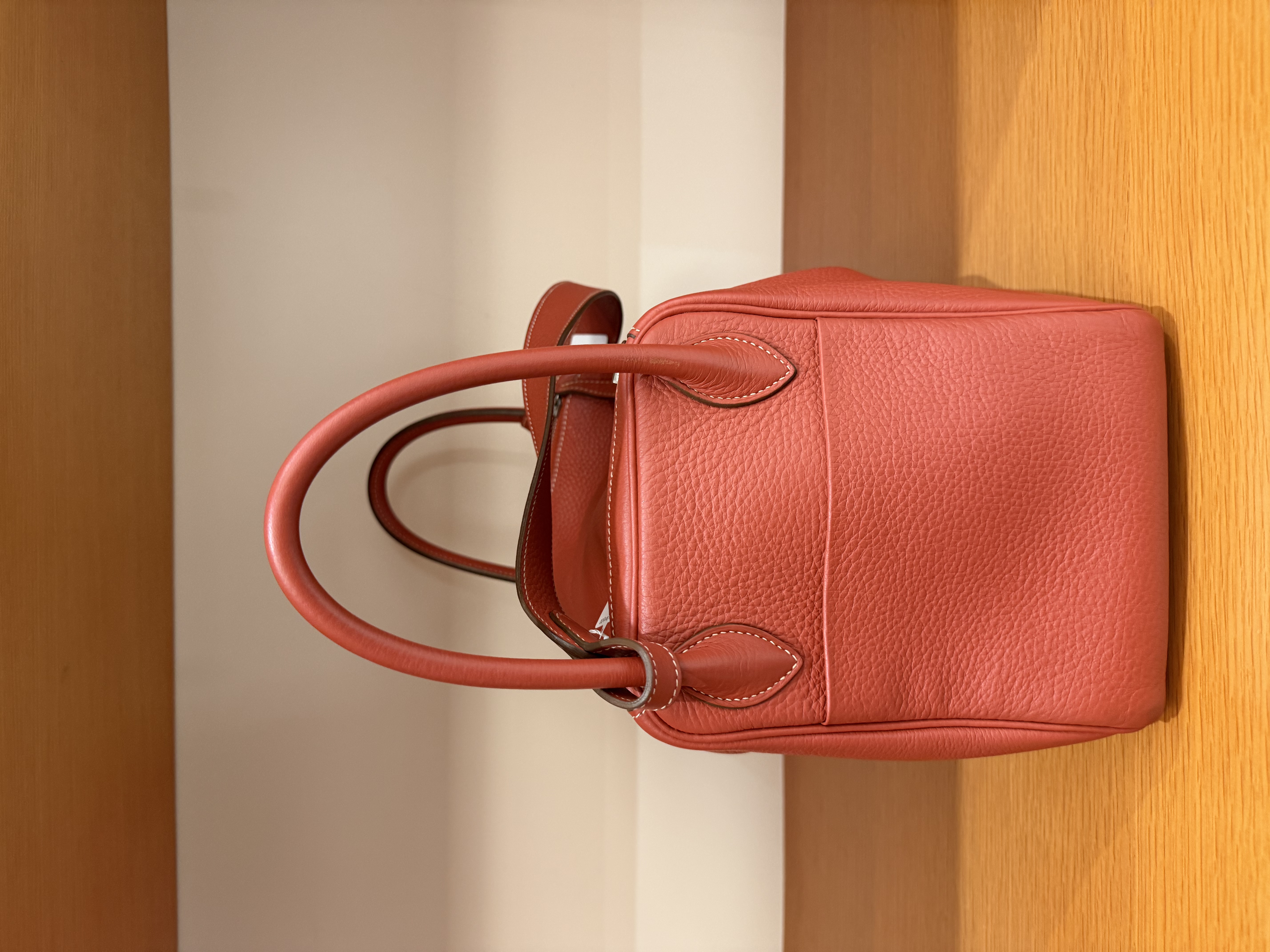 直播貨品 |  [1個-$100 2個-$300］框Q HH38