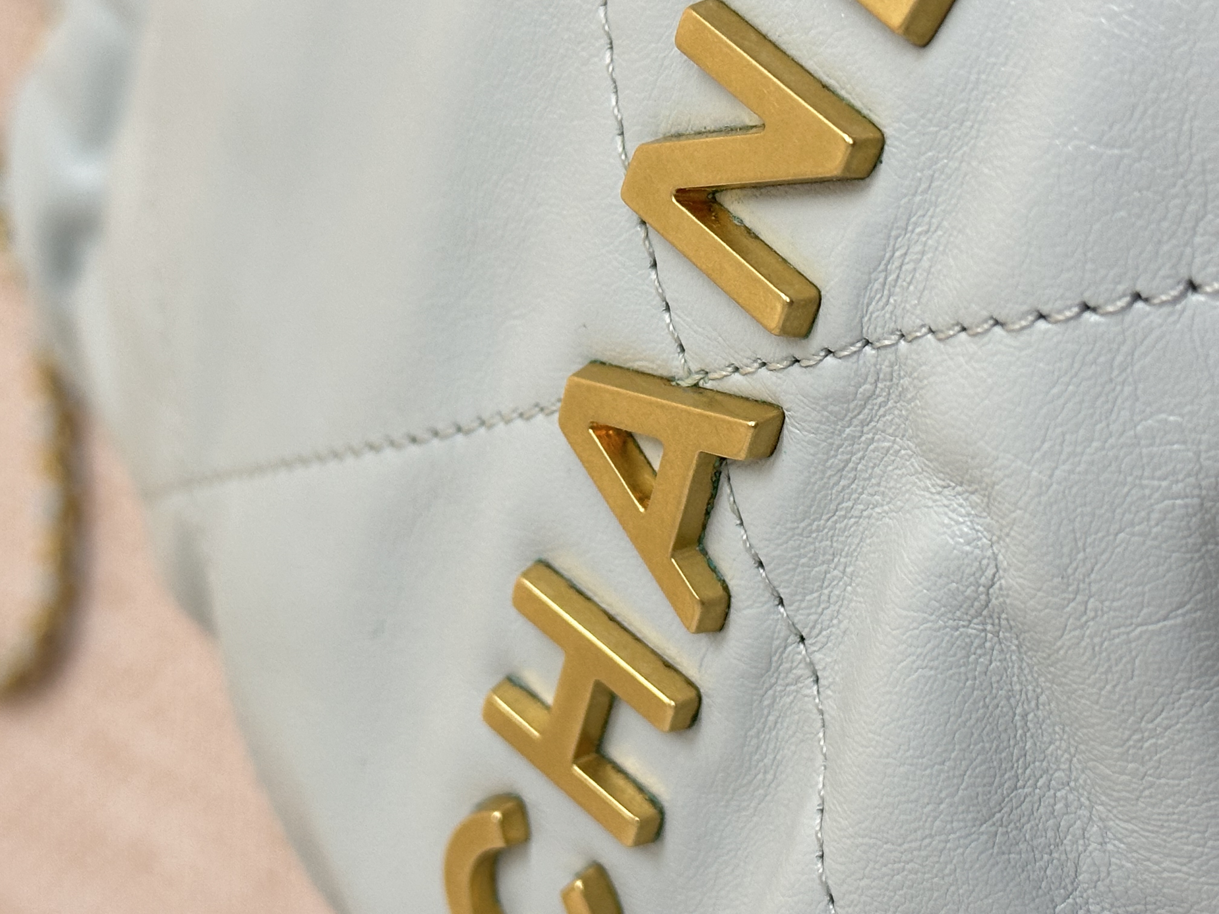 Pre-owned Chanel 22 handbag/ Product Code: 26040609