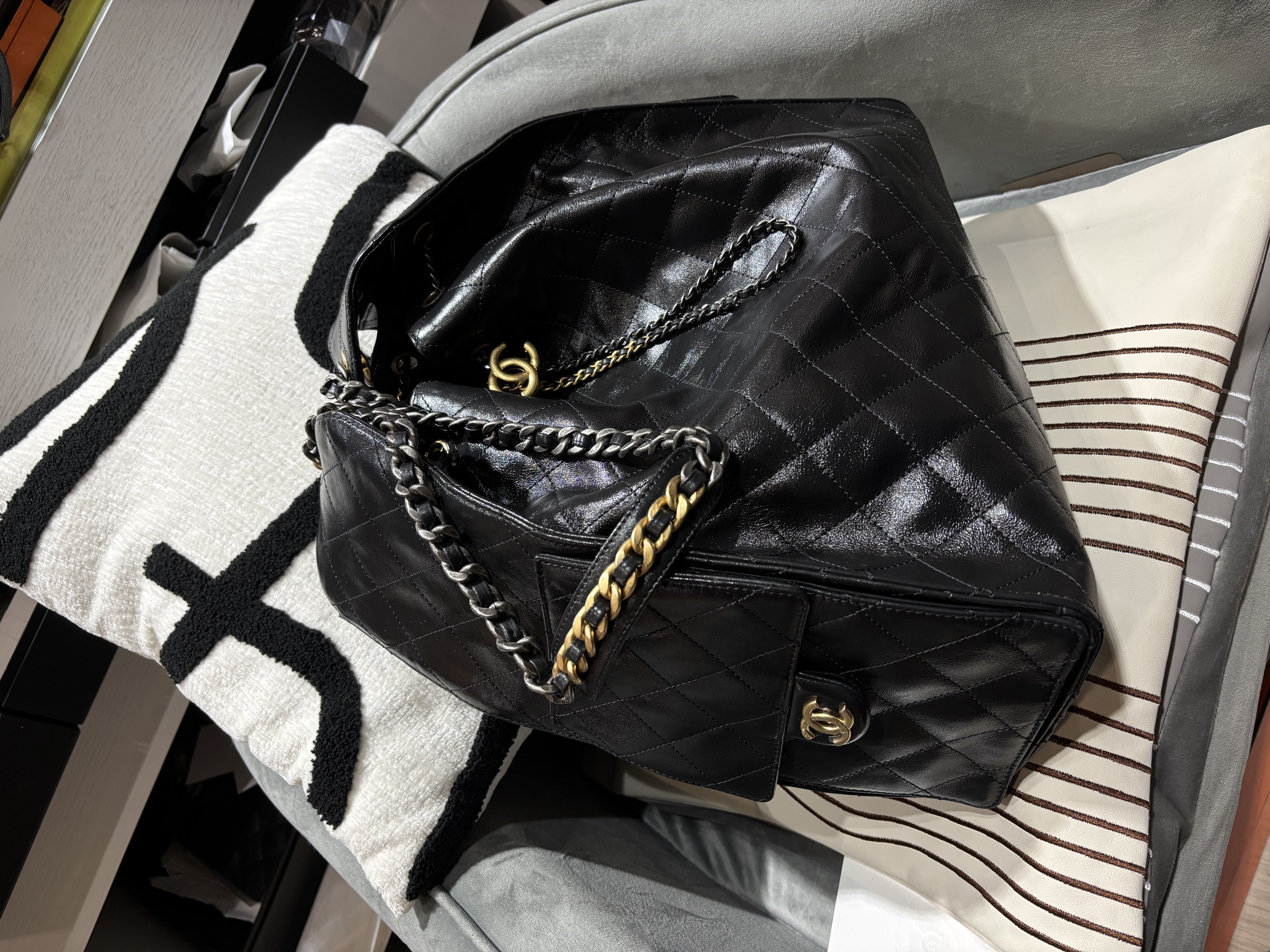 Chanel 25 large hobo calfskin 100%Authentic, 99%new ✅專門店收據 ✅晶片✅防塵袋✅盒