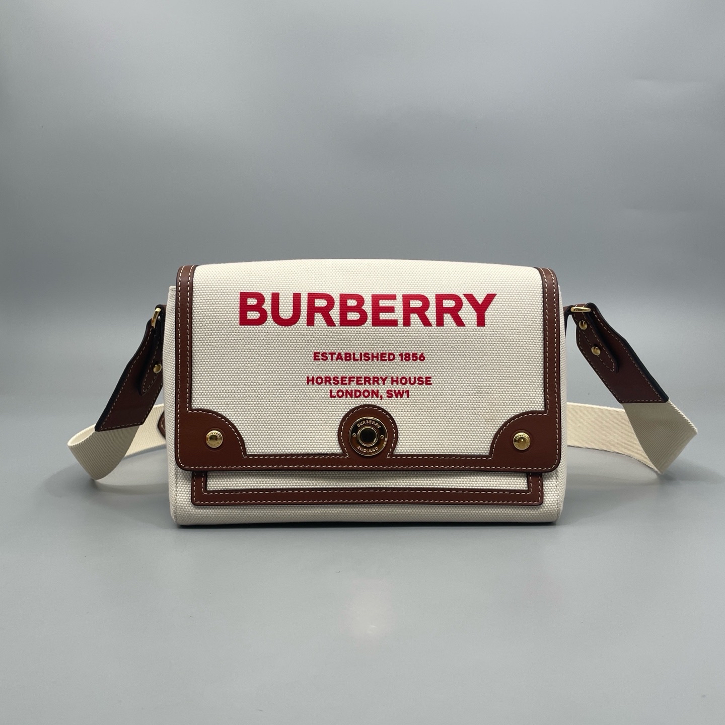 【預訂貨品】Burberry 白色帆布郵差包 