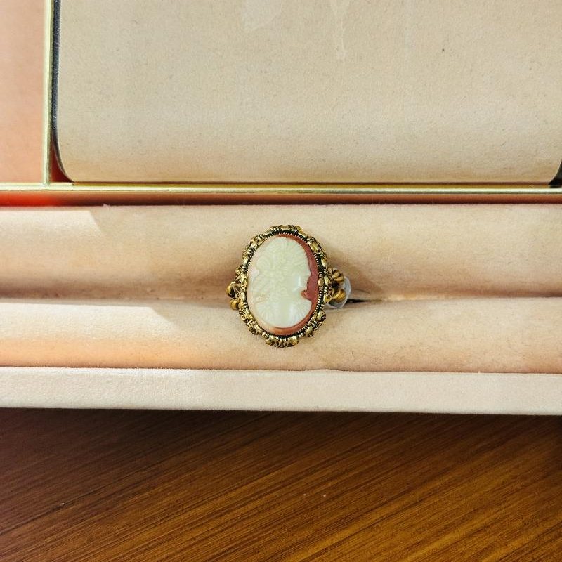 c.a.1960s German New Old Stock Glass Cameo Ring - Adjustable Size (C015)