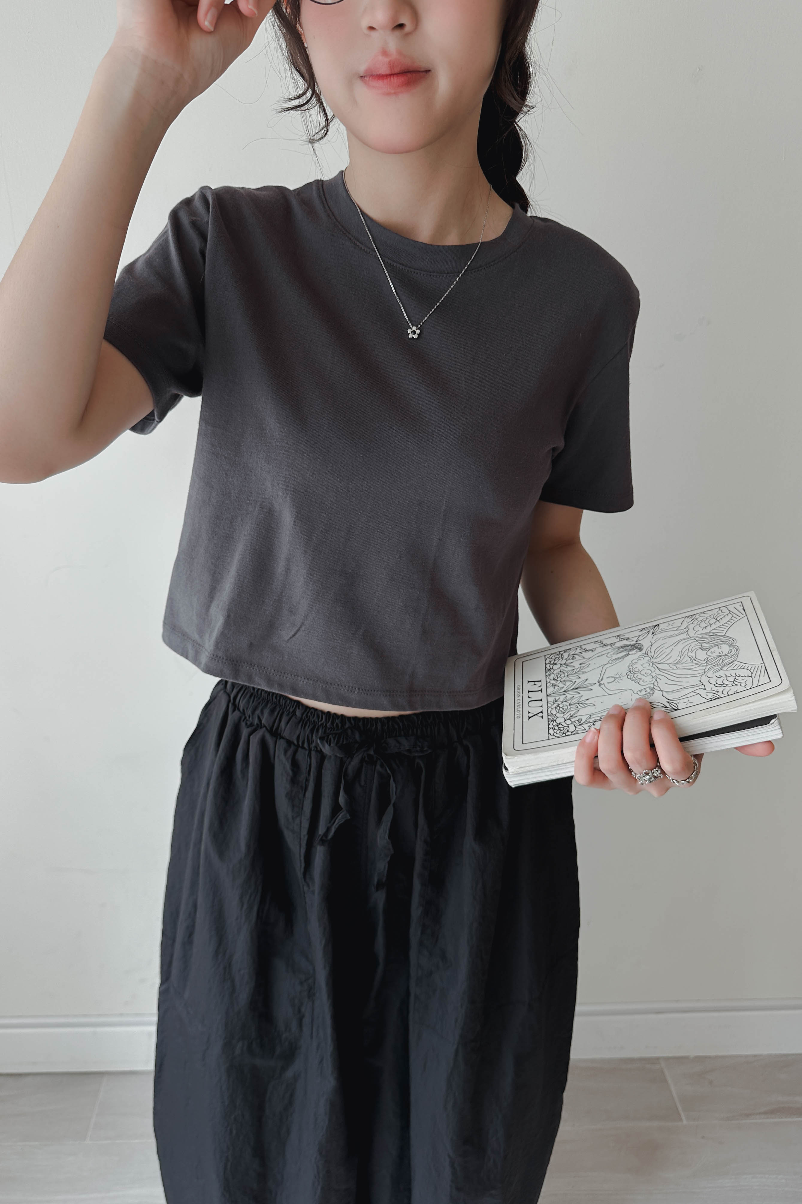 後開衩微寬鬆Crop Top (兩色入)