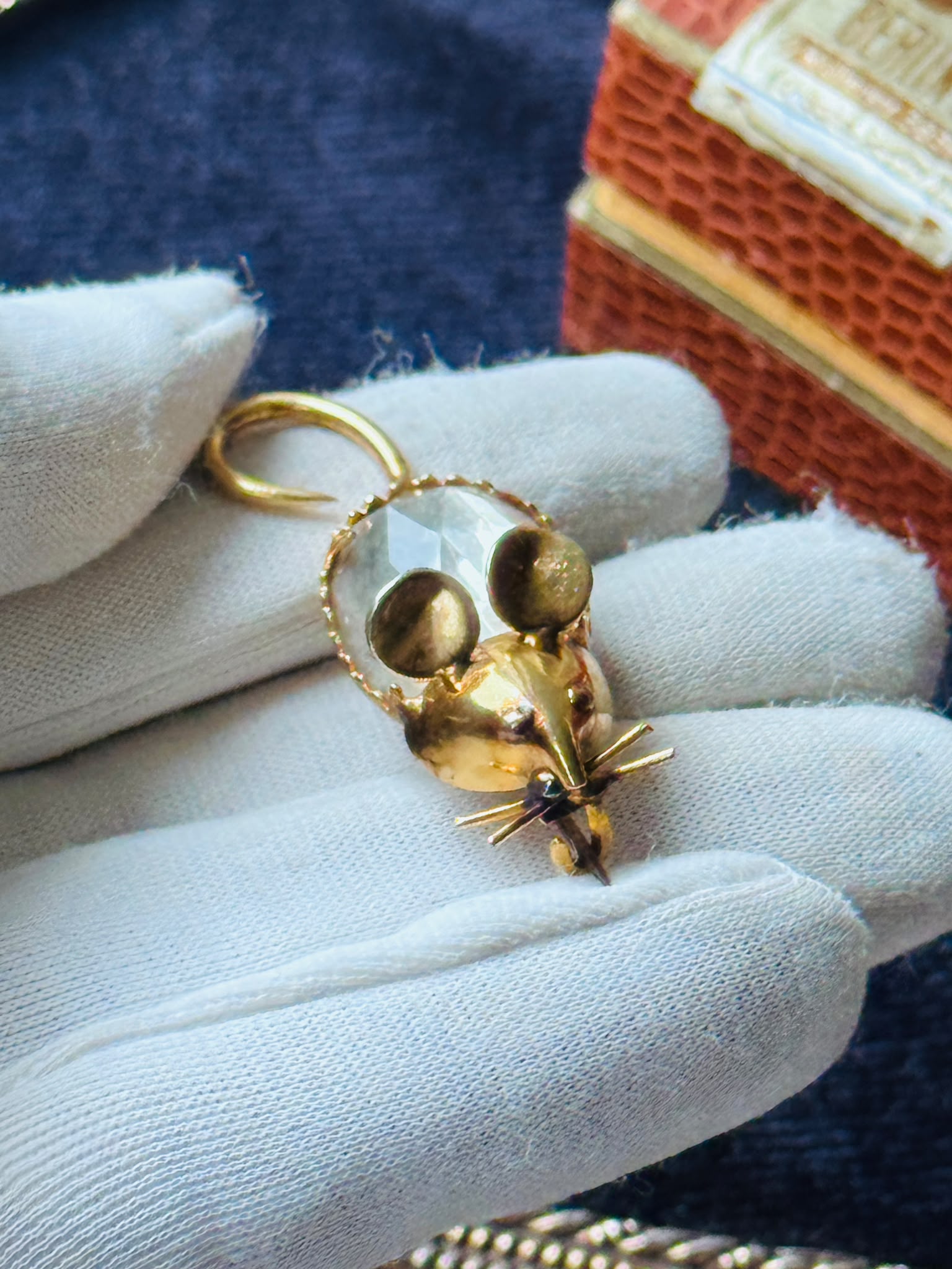 Vintage Mid-Century Faceted Glass Mouse Brooch from Europe（NZ119）