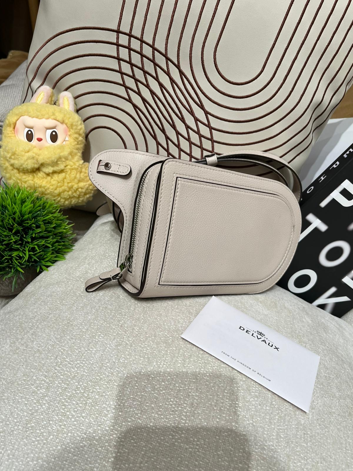 Delvaux Pin Jumping Calfskin 100%Authentic, 99%New ✅專門店收據✅證書✅Booklet✅Tap✅Dust bag