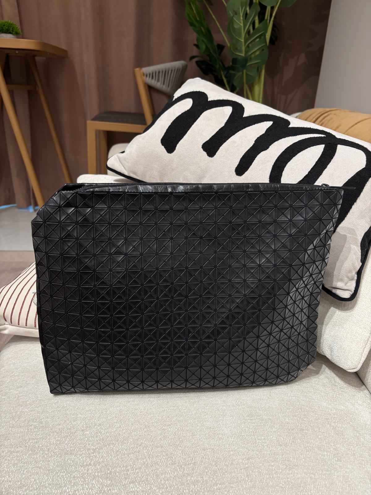 Issey miyake bao bao leather clutch bag pouch 100%Authentic ,98%new✅dust bag 