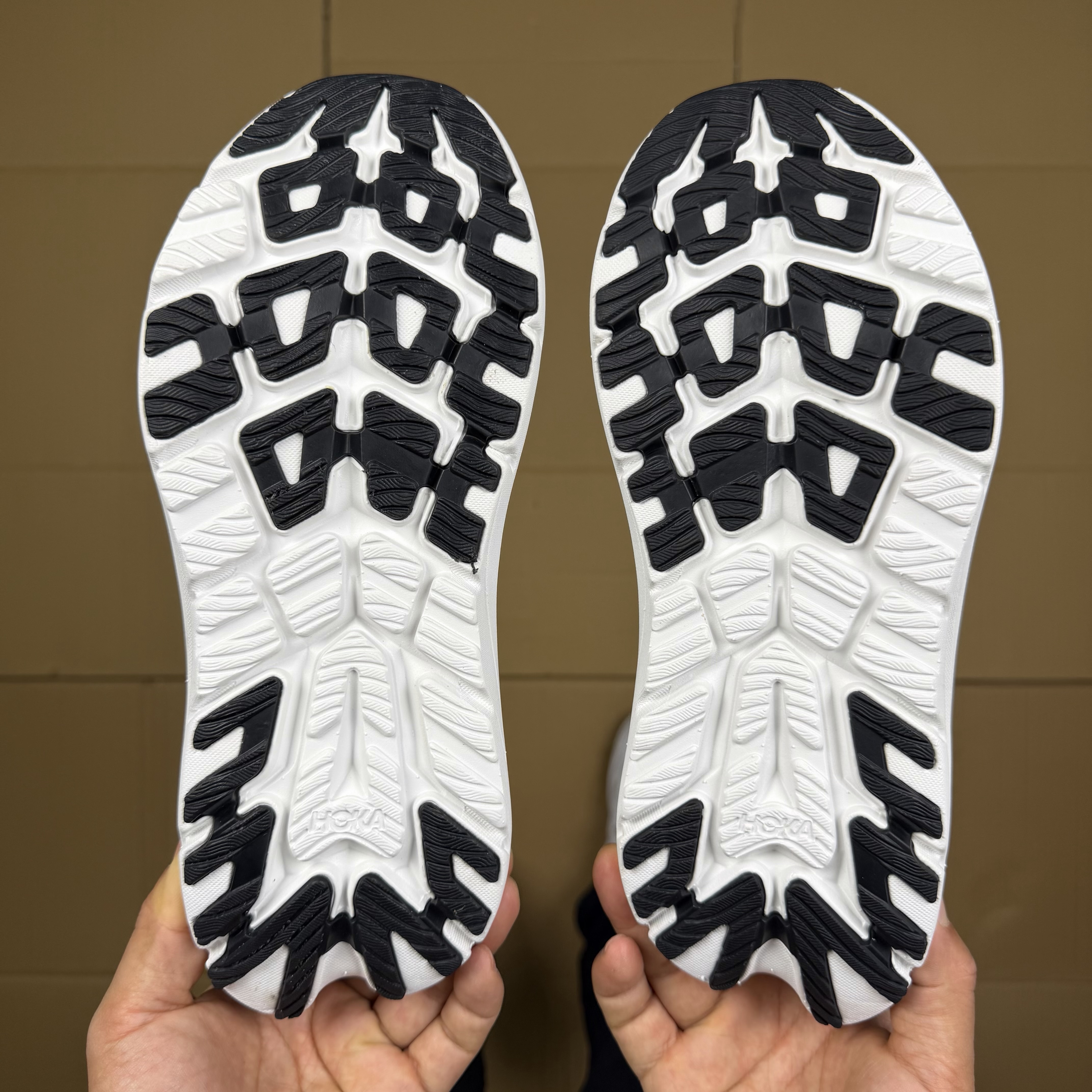 Hoka One One Kawana Mid