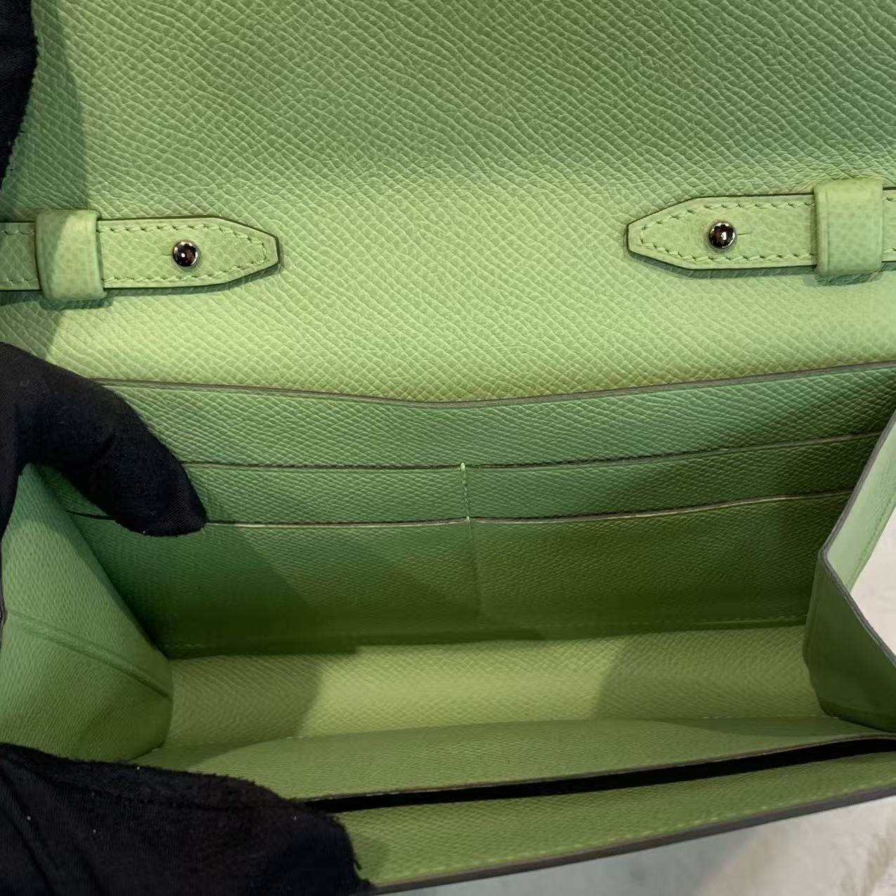HERMES愛馬仕 Clic16  勁靚温柔牛油果綠🥑銀扣 Ep皮 經典款斜孭袋 現貨