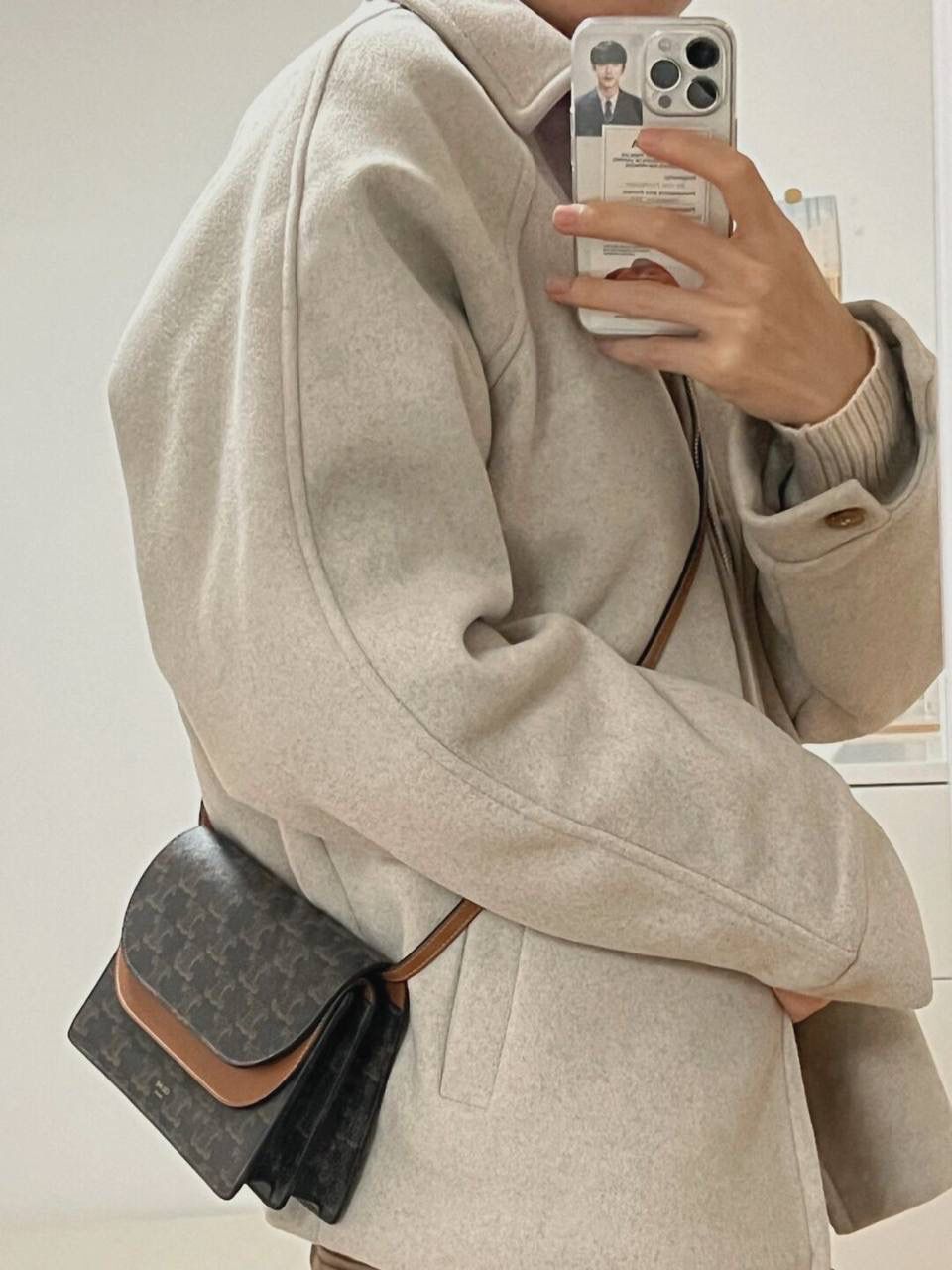 🔥大货实拍图 𝗖𝗘𝗟𝗜𝗡𝗘♥𝗖𝗔𝗡𝗩𝗔𝗦 𝗪𝗢𝗖风琴包 型号：10D852 尺寸：20*11.5cm 𝗖𝗲𝗹𝗶𝗻𝗲的这个𝗪𝗼𝗰包也叫三合一，真的物超所值了！啥都能装啊！pro max生活基本用品都能塞下，还有专门的放卡区，功能齐全太给力了！难怪男生们也偏爱ta！