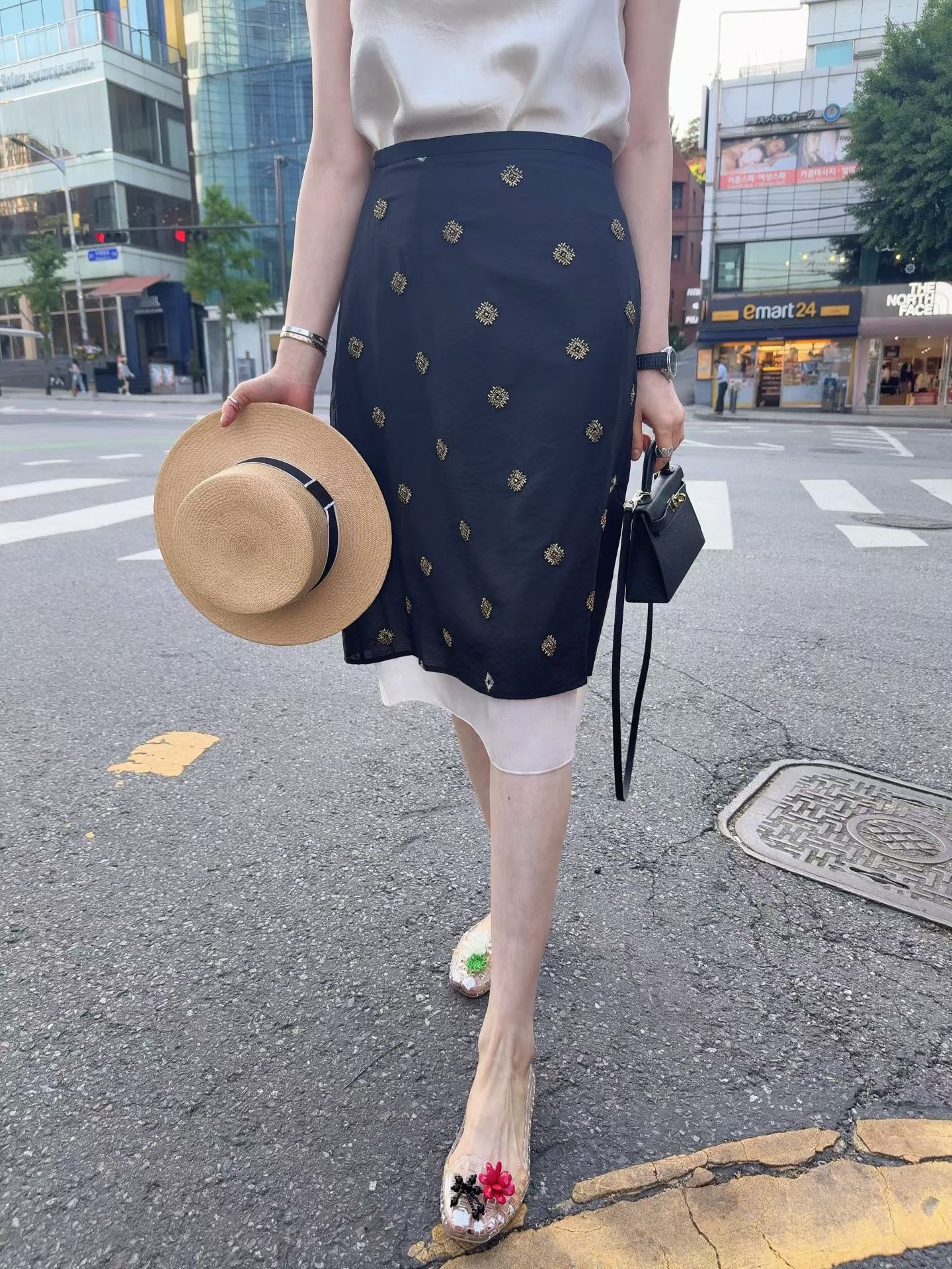 Retro embellished skirt