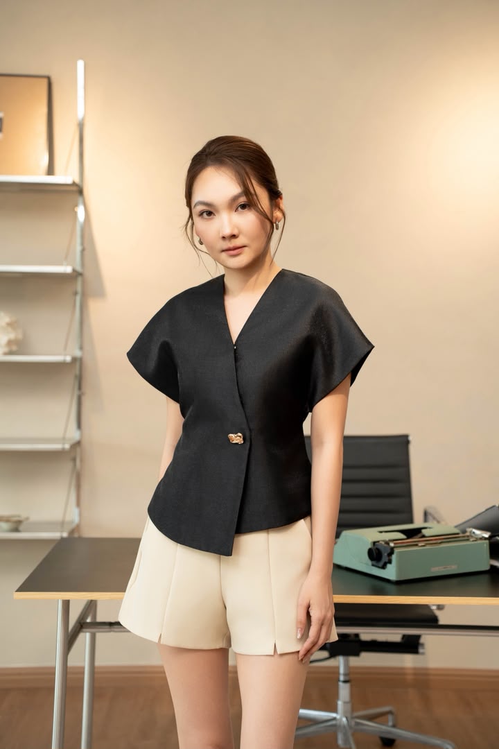 SS-Y691 SHINY OUT/SLLV BLOUSE