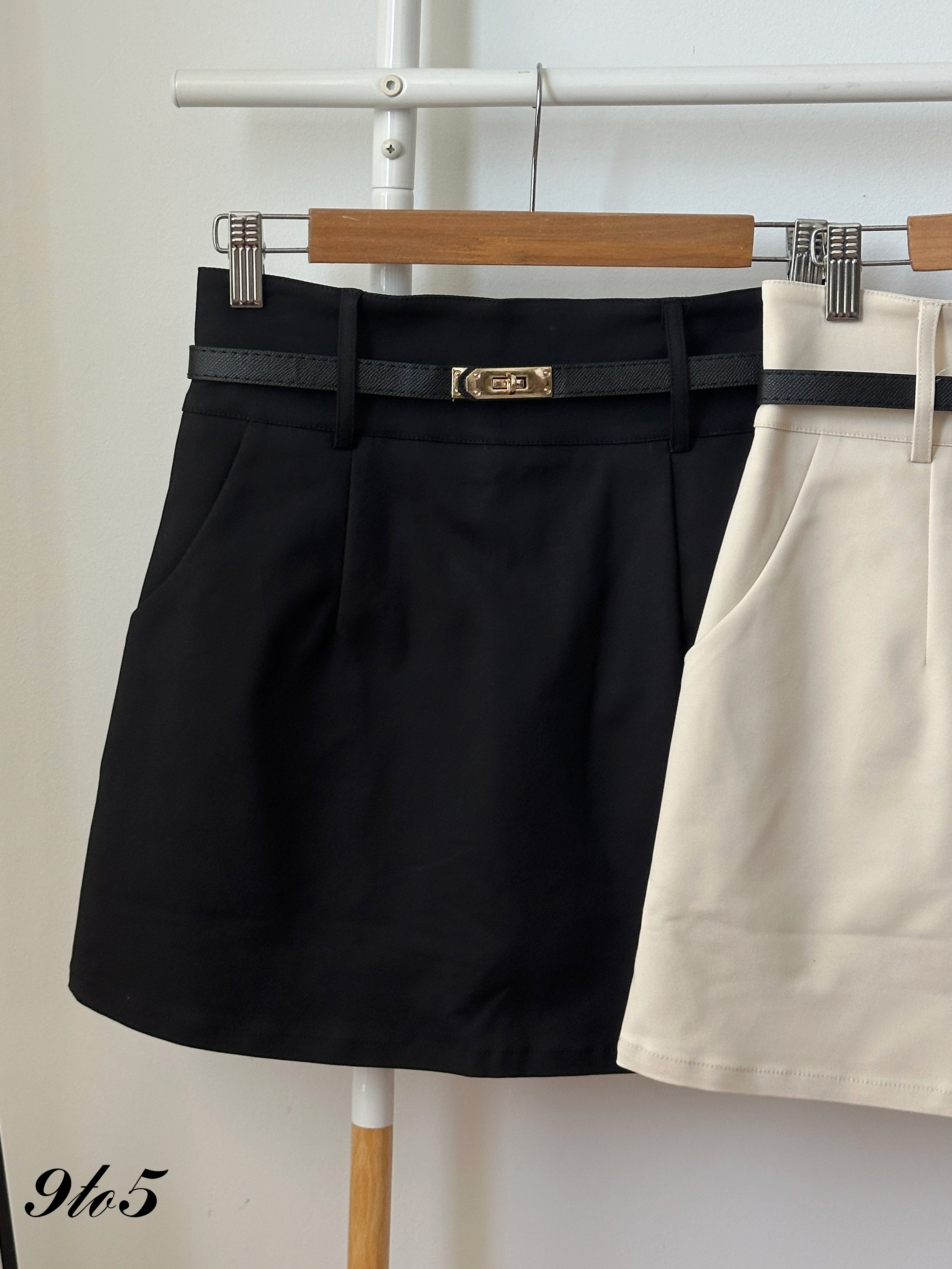 S1919 A Line Short Skirt - Black & Cream