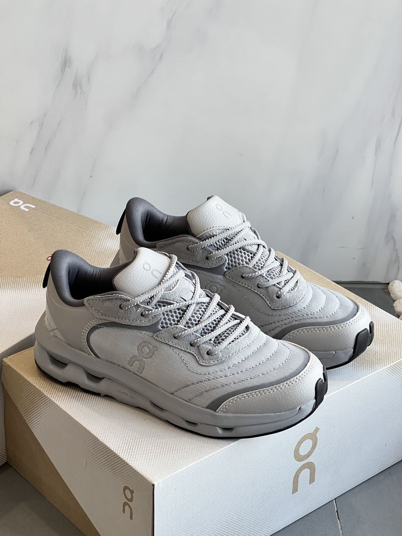 $388對。On 昂跑 Cloudzone Moon 2026 新品 情侶運動跑鞋