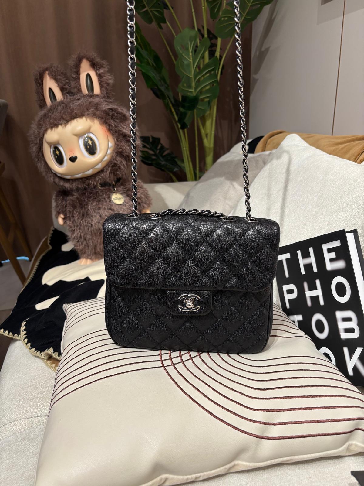 Chanel Classic Flap shoulder bag 100%Authentic, 98%New ✅25Card ✅Dust bag ✅Box