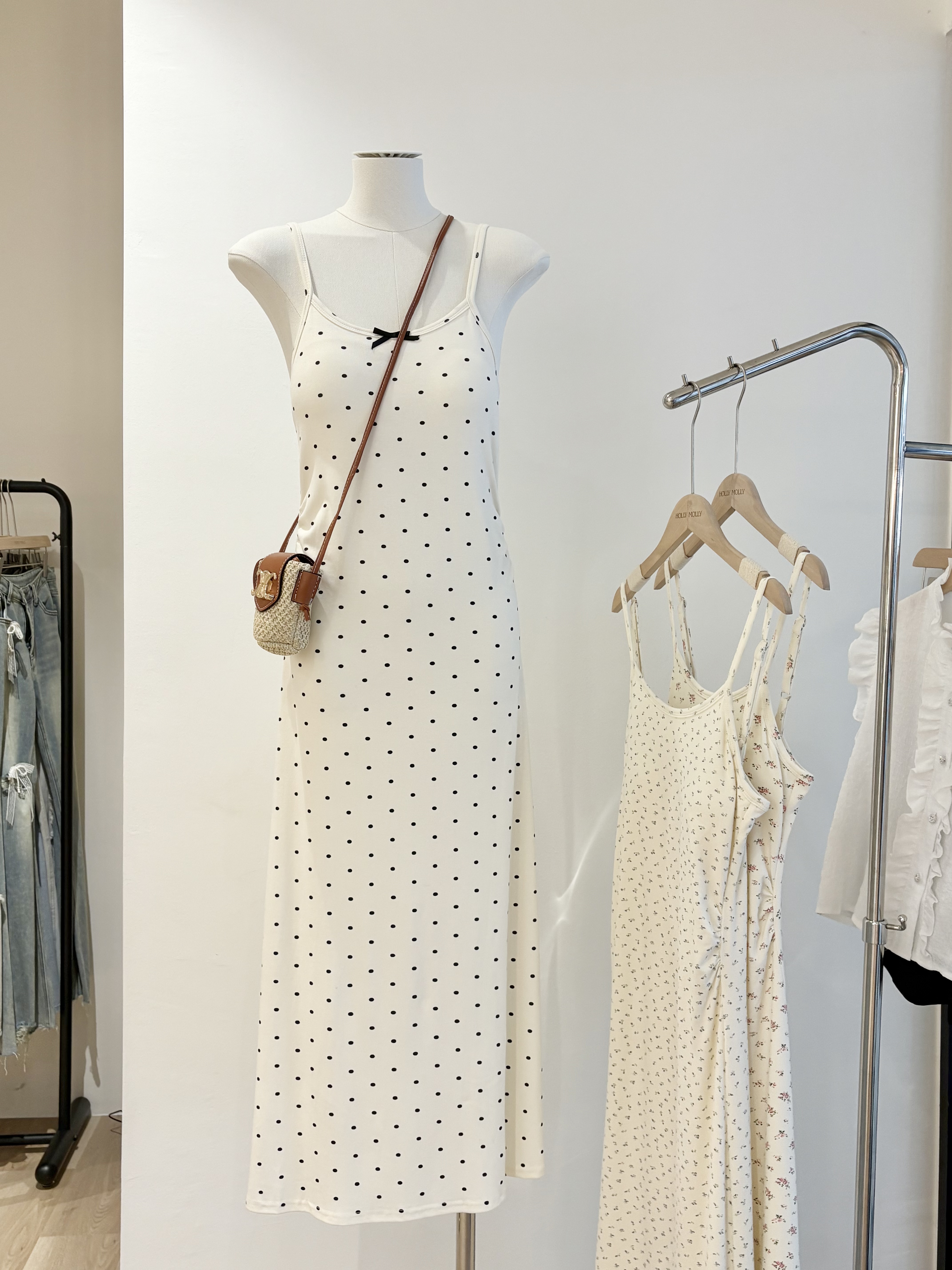 DR370简约波点连衣裙