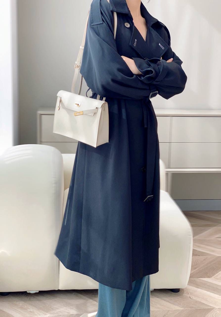 『奶昔白·金』 ‘’Kᴇʟʟʏ ᴅᴀɴsᴇ • Evercolor 🎀 时尚圈就是一个圆！ 最厉害的就是六种背法： 斜背、侧背、肩背、腰包、背包、手包 集美们一定要安排起来‼️ 22Cm