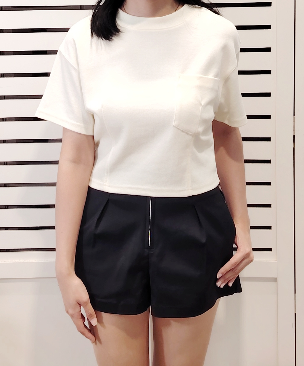 M5025 Back Half Zipped Crop Tee 