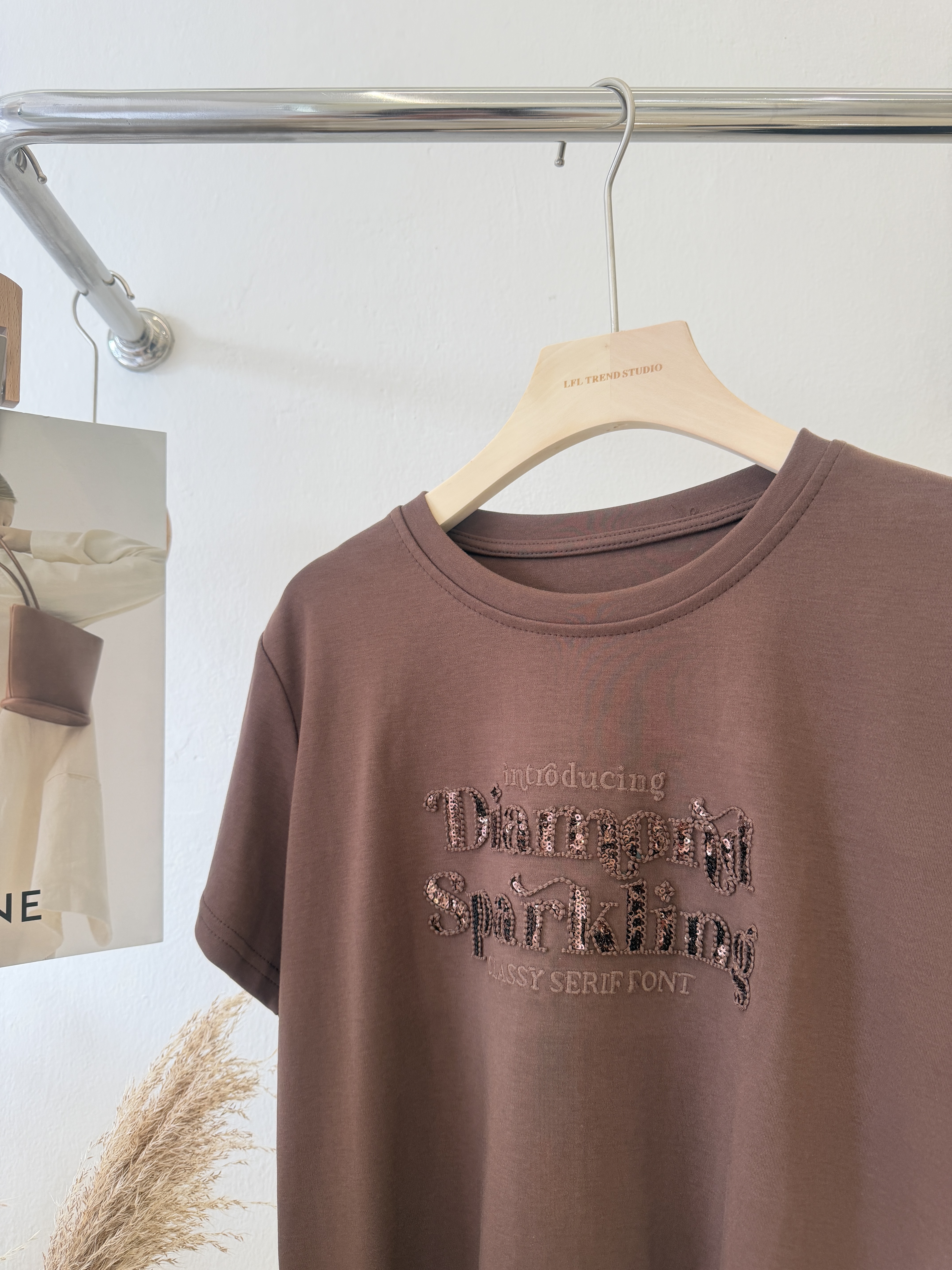 6721 韩系工艺刺绣亮片字母短袖