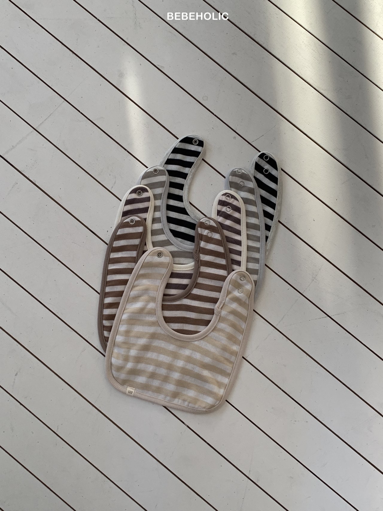 🌸預訂 韓國直送🌸🇰🇷BEBEHOLIC五色標籤條紋純色雙面毛圈口水圍兜