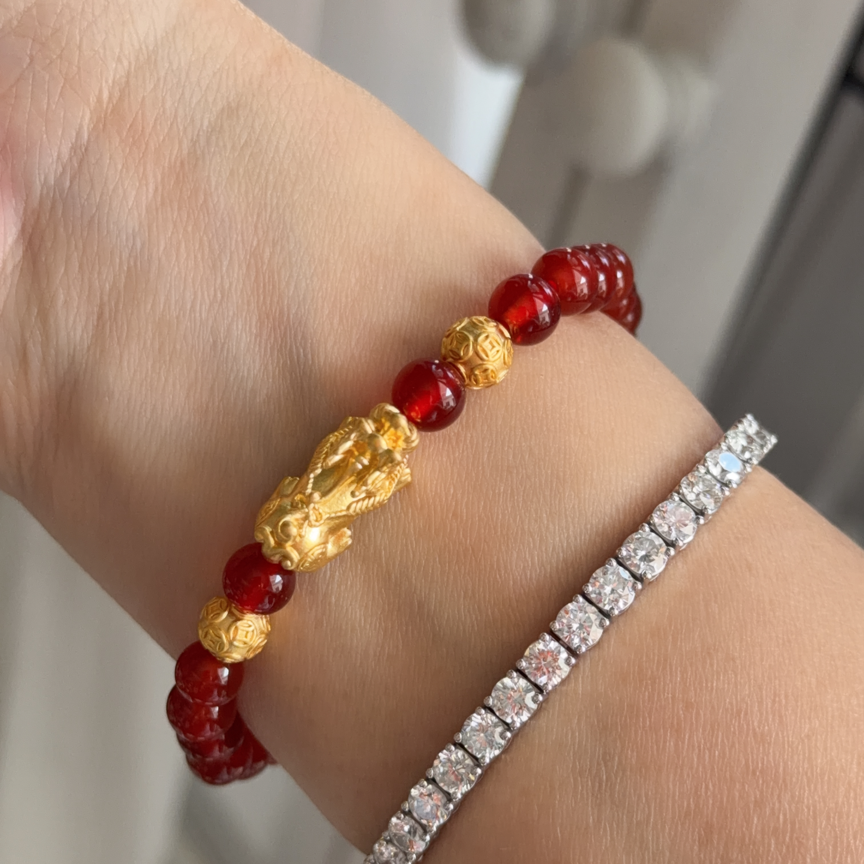 999硬金貔貅+6mm硬金金珠襯6mm紅瑪瑙手串