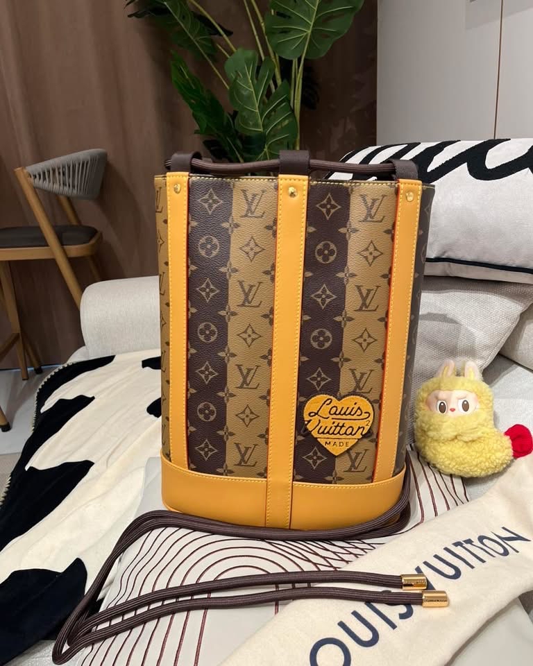未使用品 LV x NIGO Randonee 聯名款水桶backpack 限量版 100%Authentic,未使用品 ✅塵袋