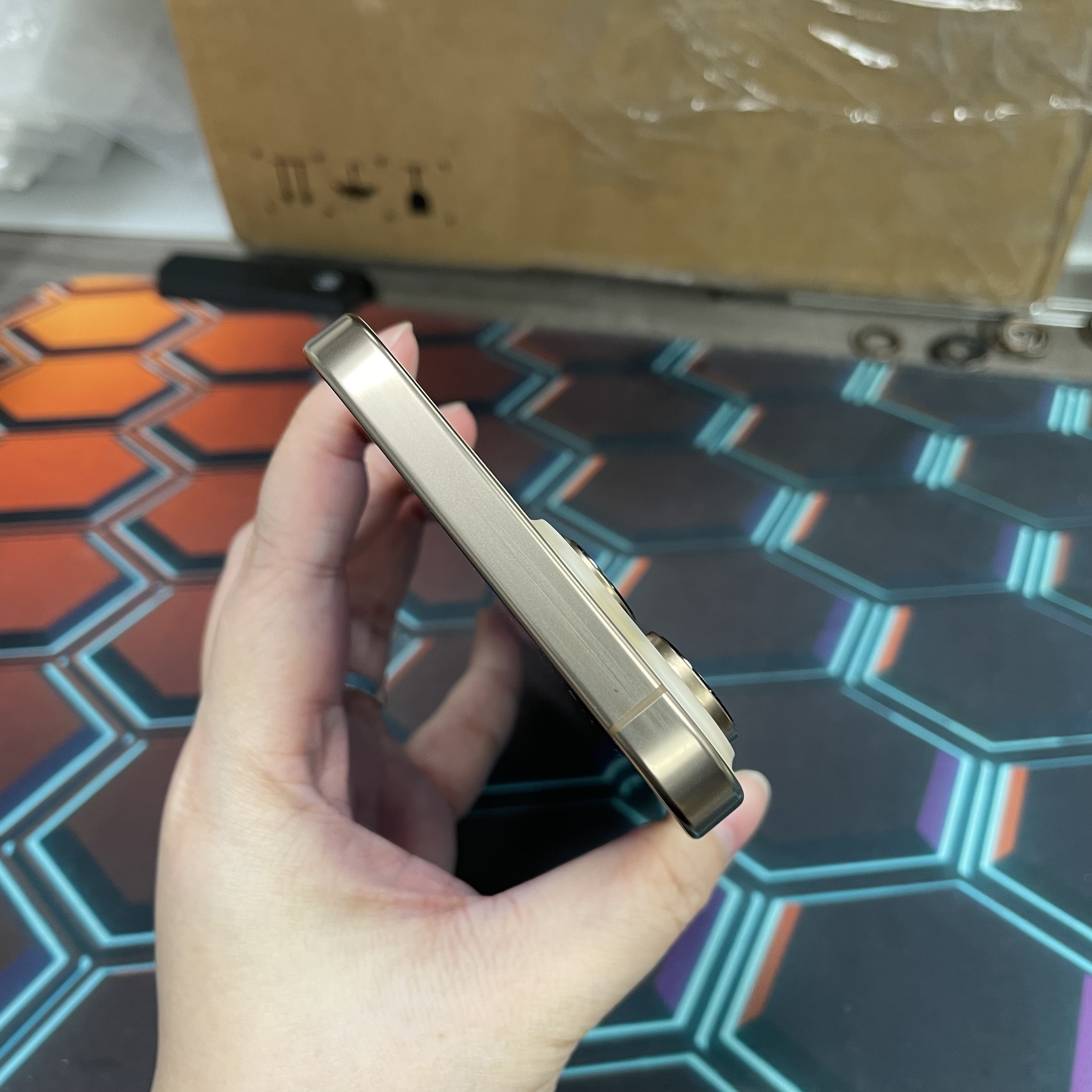 *8341 16 Pro max 完美機 256GB 電89 沙色 gold