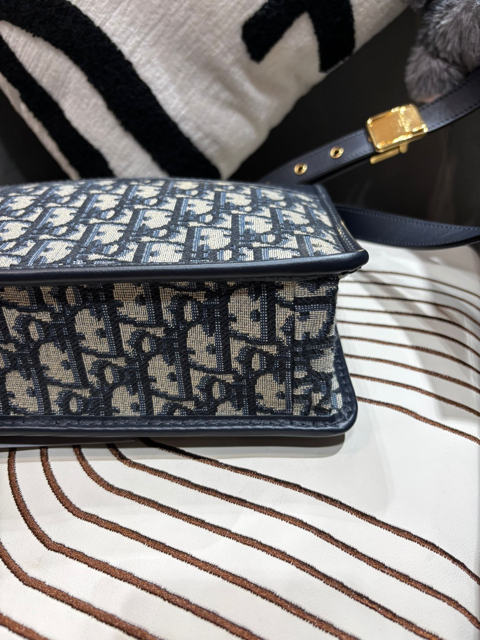 DIOR Oblique 30 Montaigne Shoulder Bag 100%Authentic, 98%New ✅ certificate✅dust bag✅Box