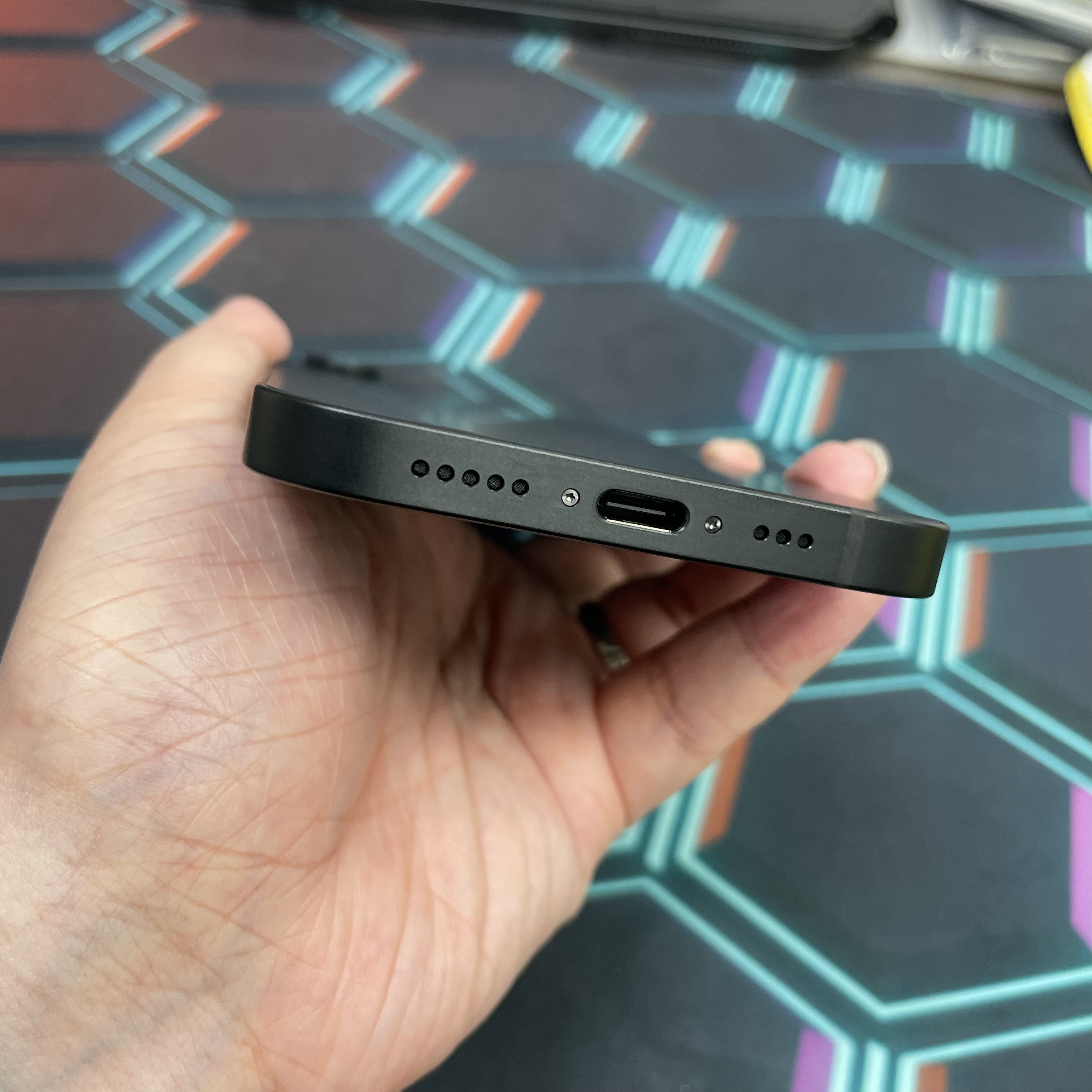 *8123 17e 未使用品 256GB 電100 黑色 black