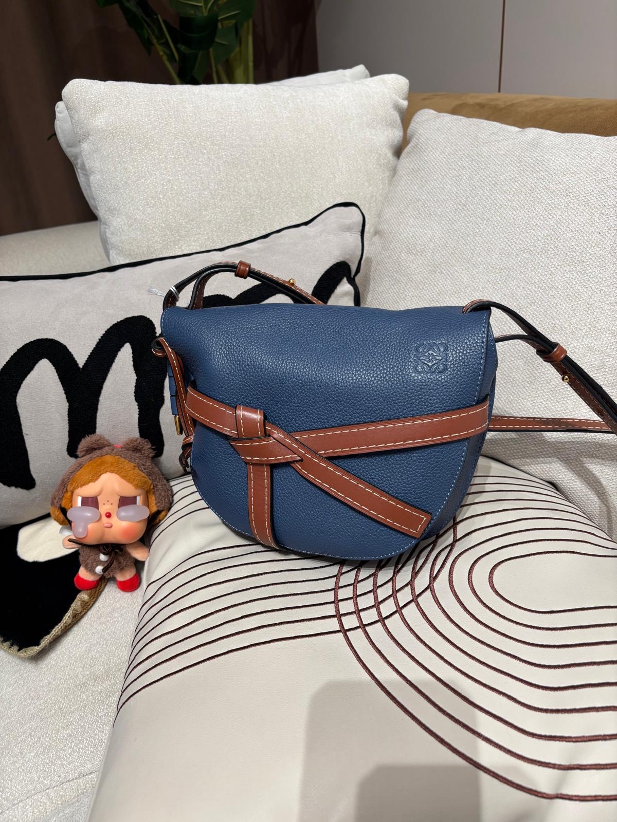 Loewe gate small 牛仔藍 100%Authentic ,95%new ✅dust bag