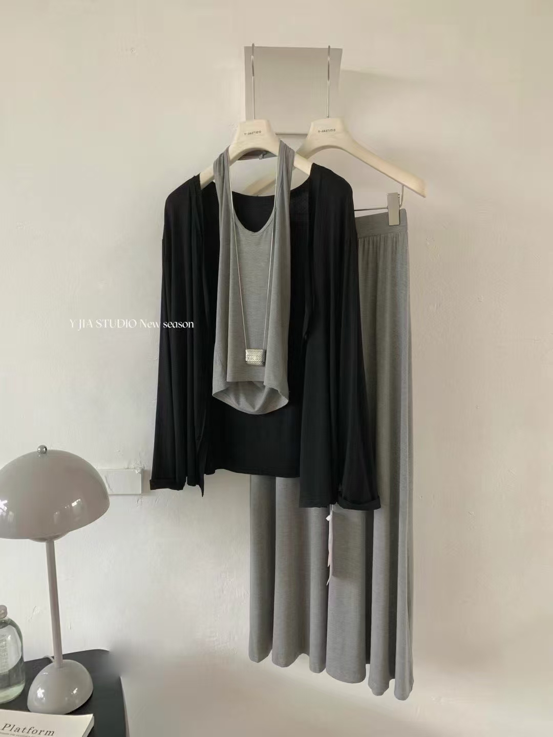 4373 气质慵懒挂脖套装三件套