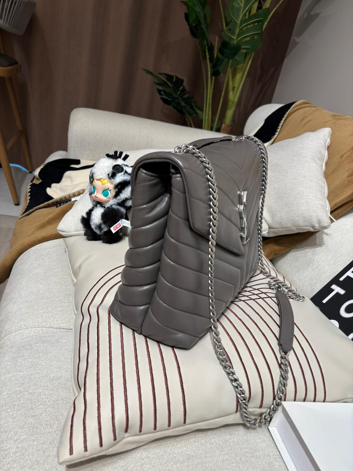 YSL Saint Laurent Loulou Grey Calfskin Chain Shoulder Bag  100%Authentic ,98%new  ✅ certificate card✅dust bag