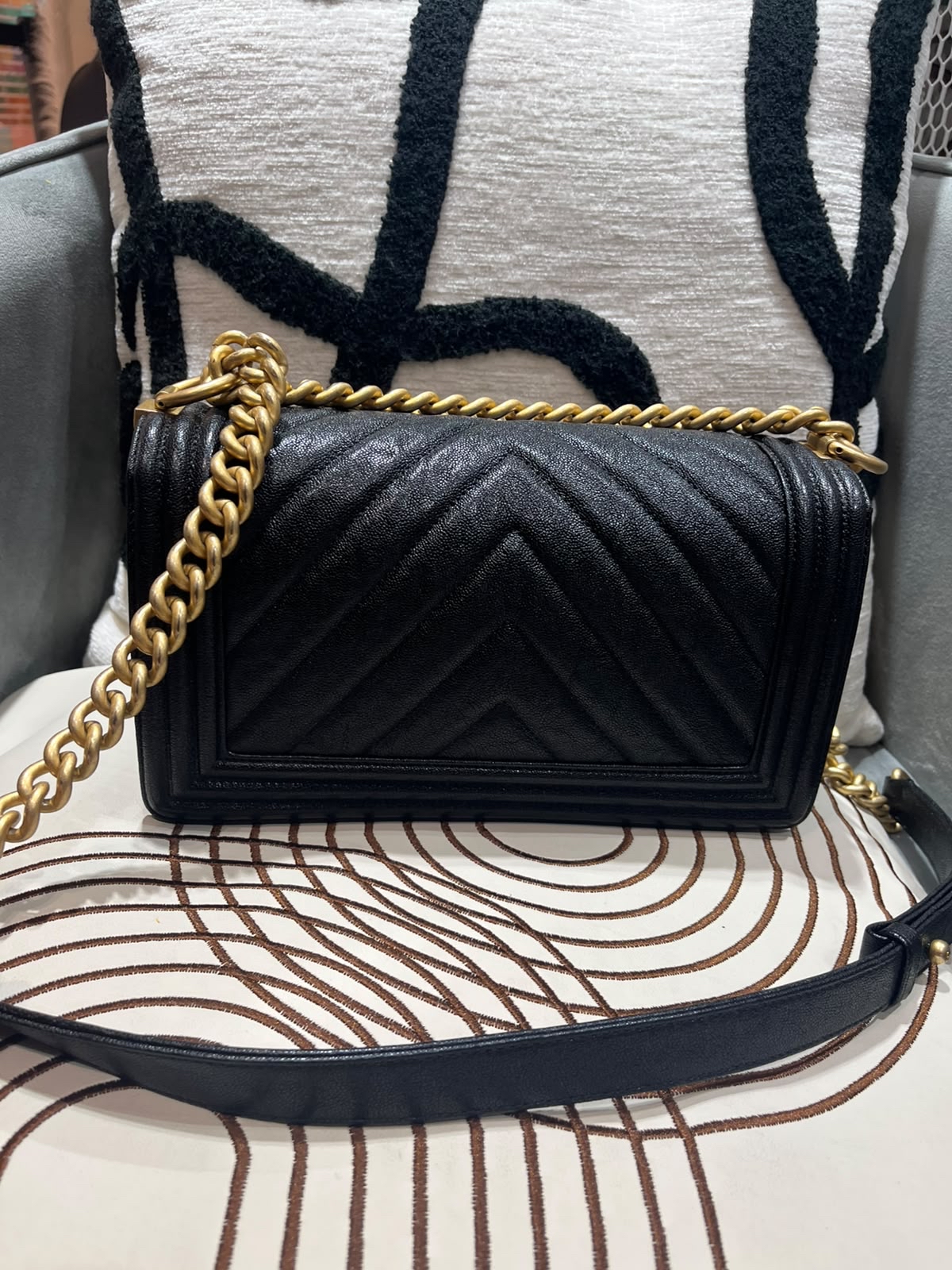 Chanel boy medium 黑色魚子醬牛皮 100%Authentic,90%New ✅貼✅塵袋