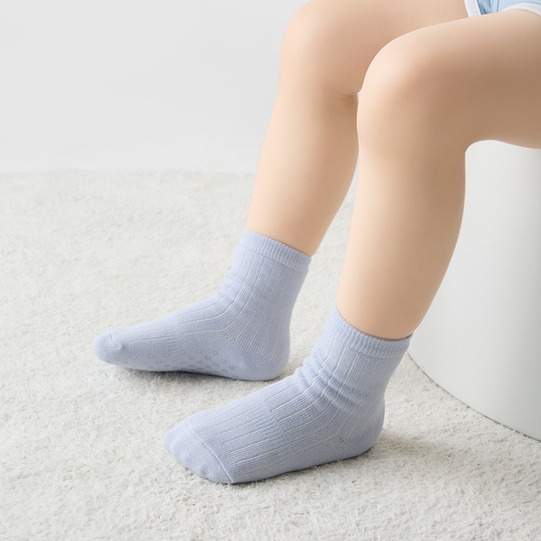 💚預訂 台灣直送💚兩色純色防滑中筒襪三對裝