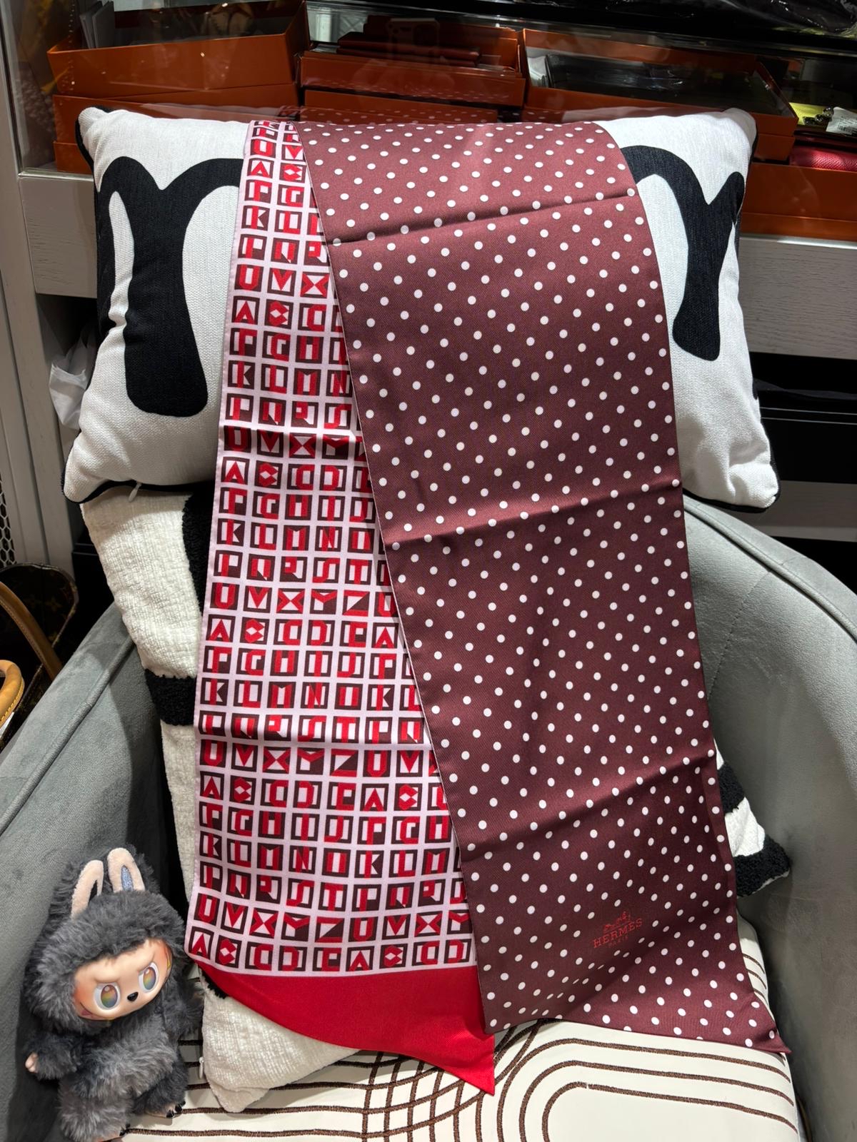 全新未使用品Hermes Maxi Twilly 100%Authentic, 全新未使用品 ✅Box